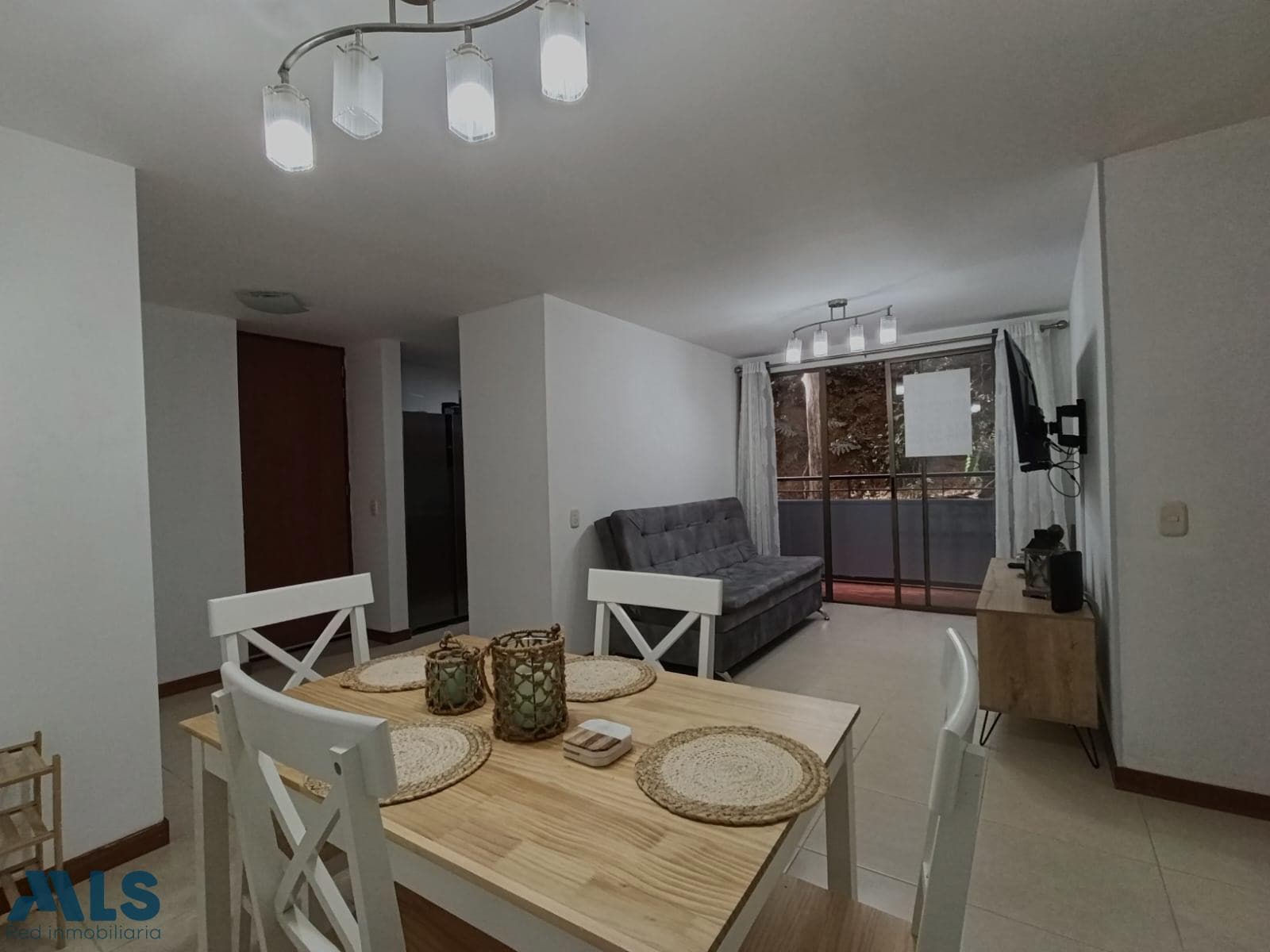 Apartamento en venta en Loma De Los Bernal, Belén Guayabal, Medellín — foto 1 de 14
