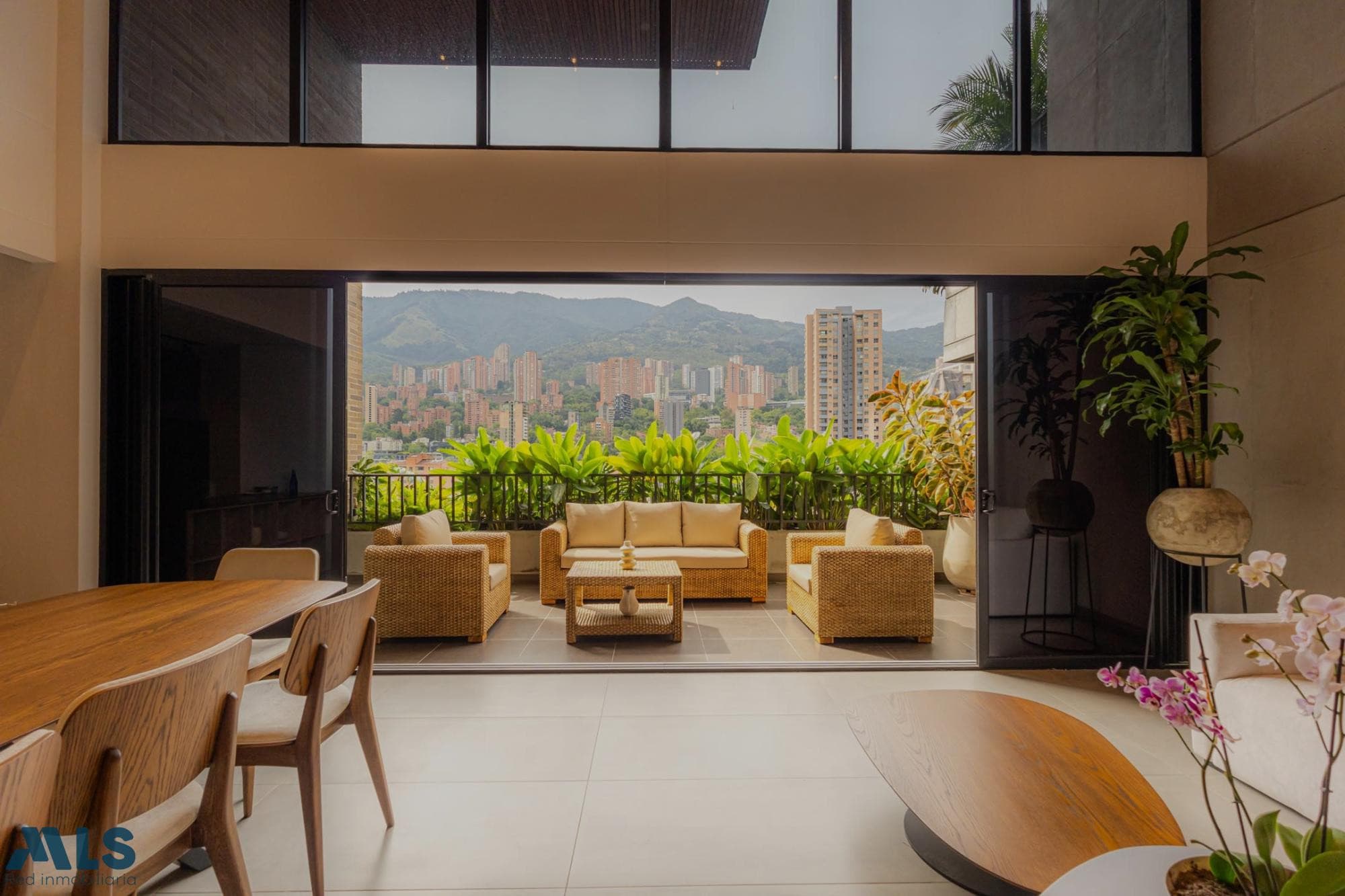 Apartamento en venta en Milla De Oro, Poblado, Medellín — foto 1 de 35