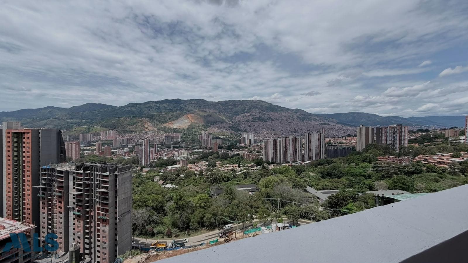 Apartamento en venta en Santa Ana, Norte, Bello — foto 1 de 25