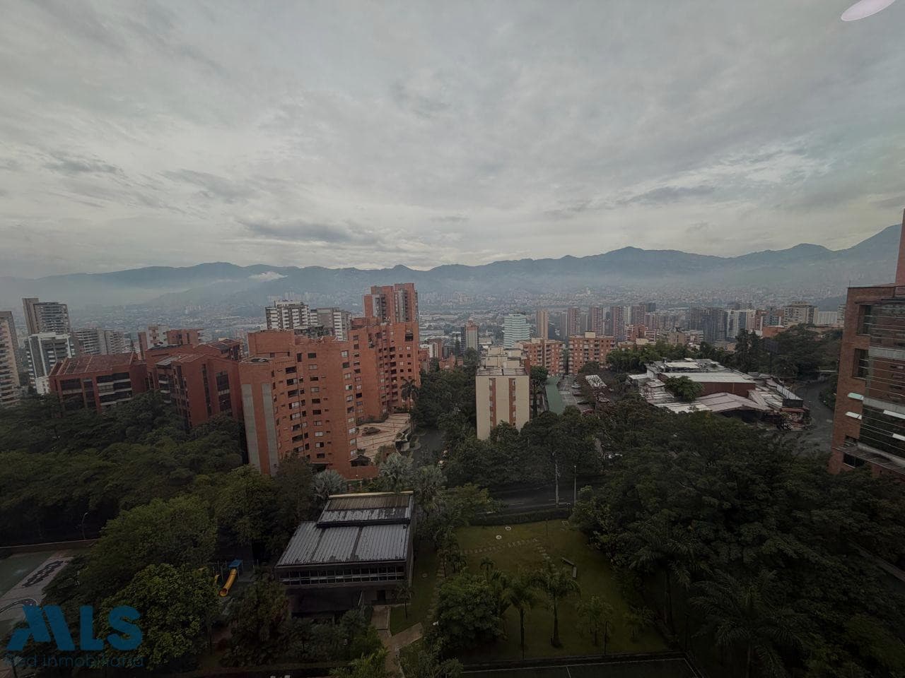 Oficina en venta en Las Palmas, Poblado, Medellín — foto 1 de 10