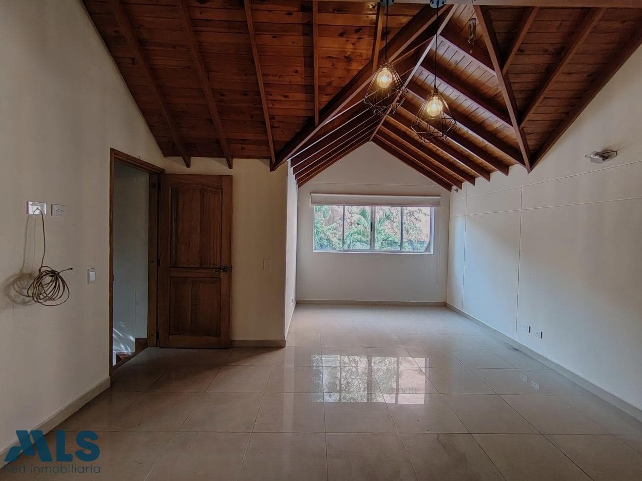 Casa en venta en La Frontera, Poblado, Medellín — foto 1 de 31