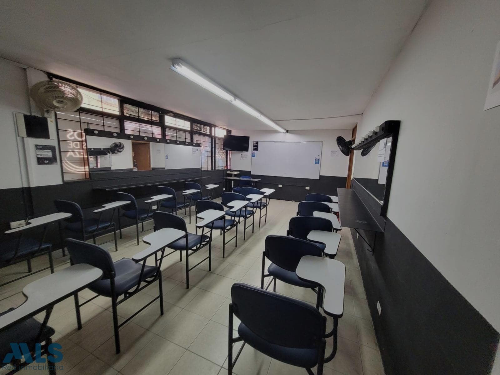 Local Comercial en venta en La Candelaria, Centro, Medellín — foto 1 de 19