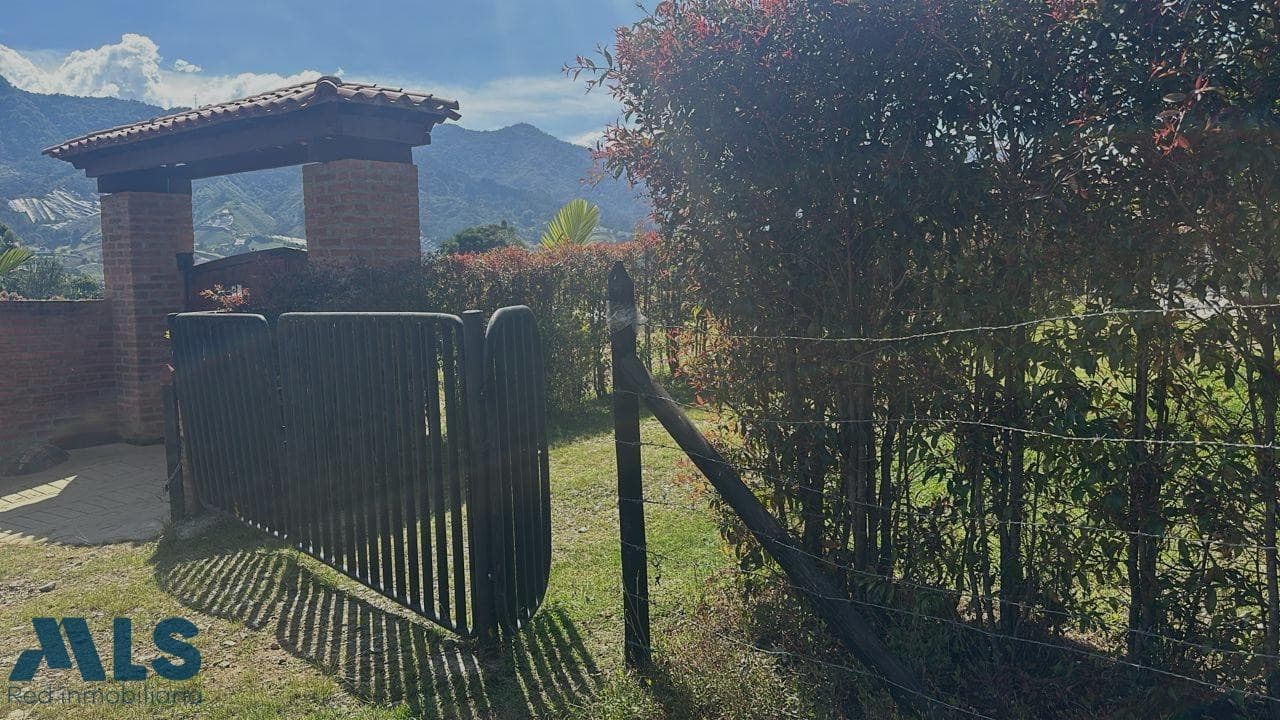 Casa en venta en Centro, Oriente Antioqueño, El Carmen — foto 1 de 22