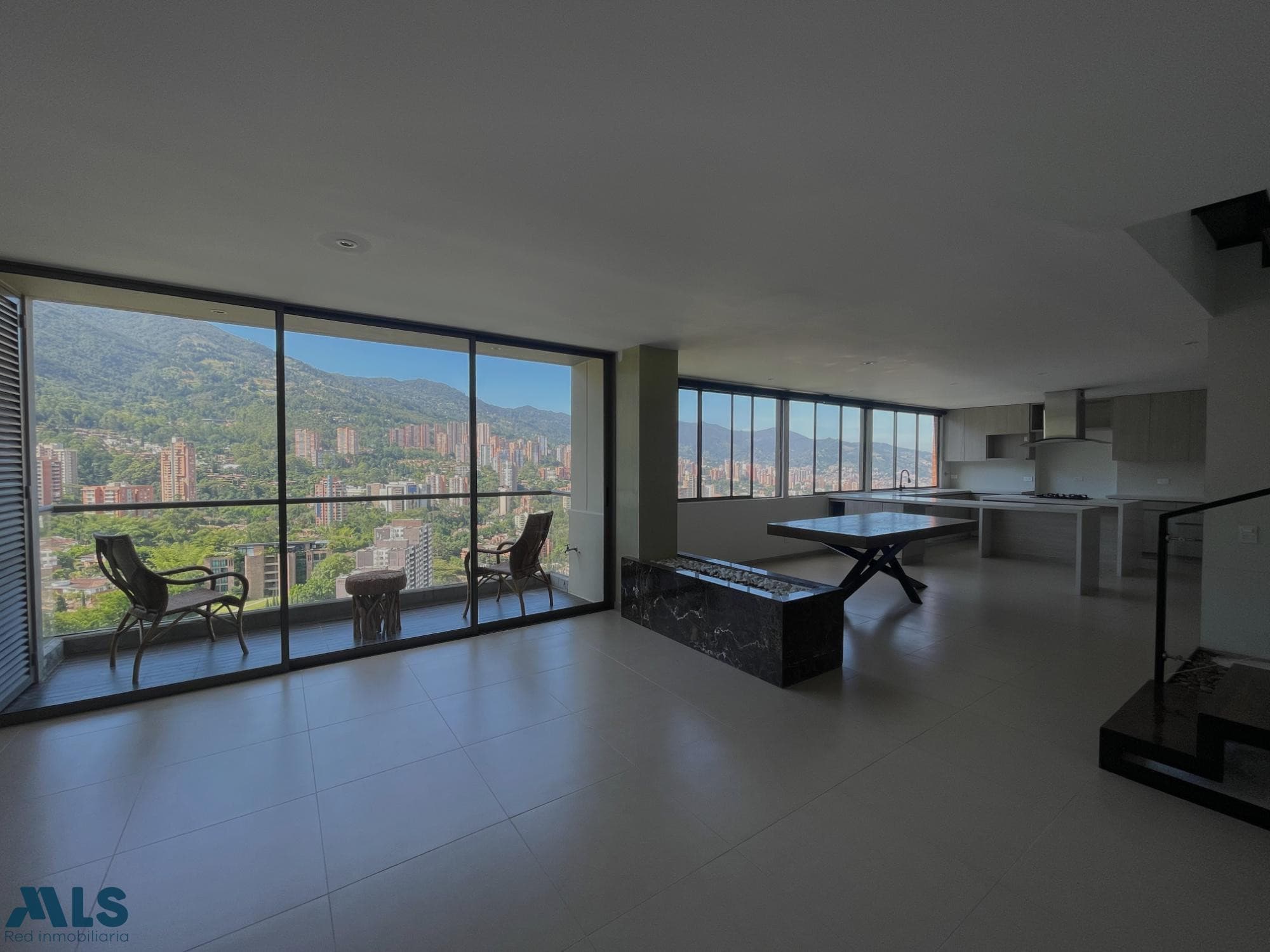 Apartamento en venta en Altos Del, Poblado, Medellín — foto 1 de 27