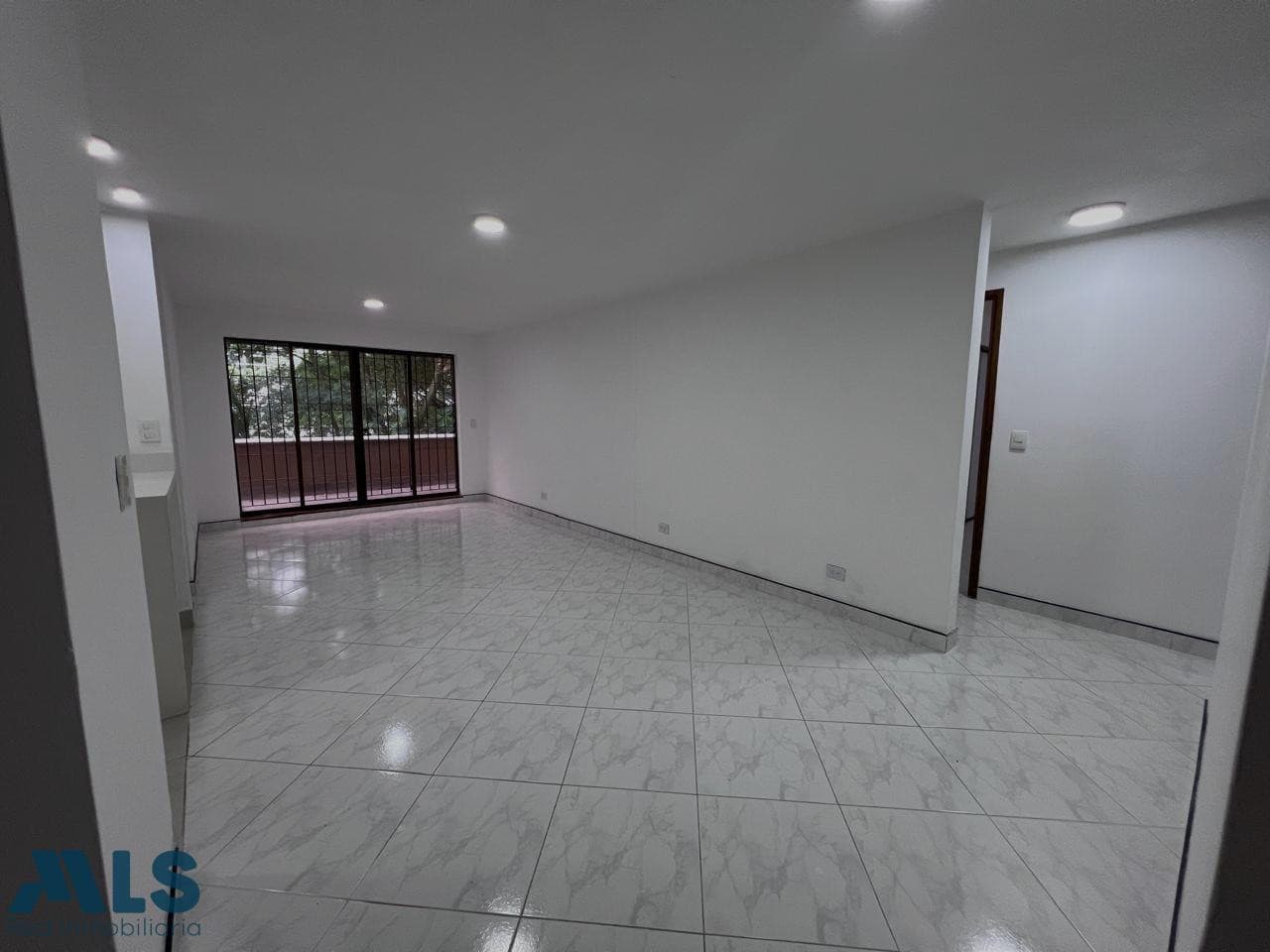 Apartamento en venta en La Florida, Poblado, Medellín — foto 1 de 19