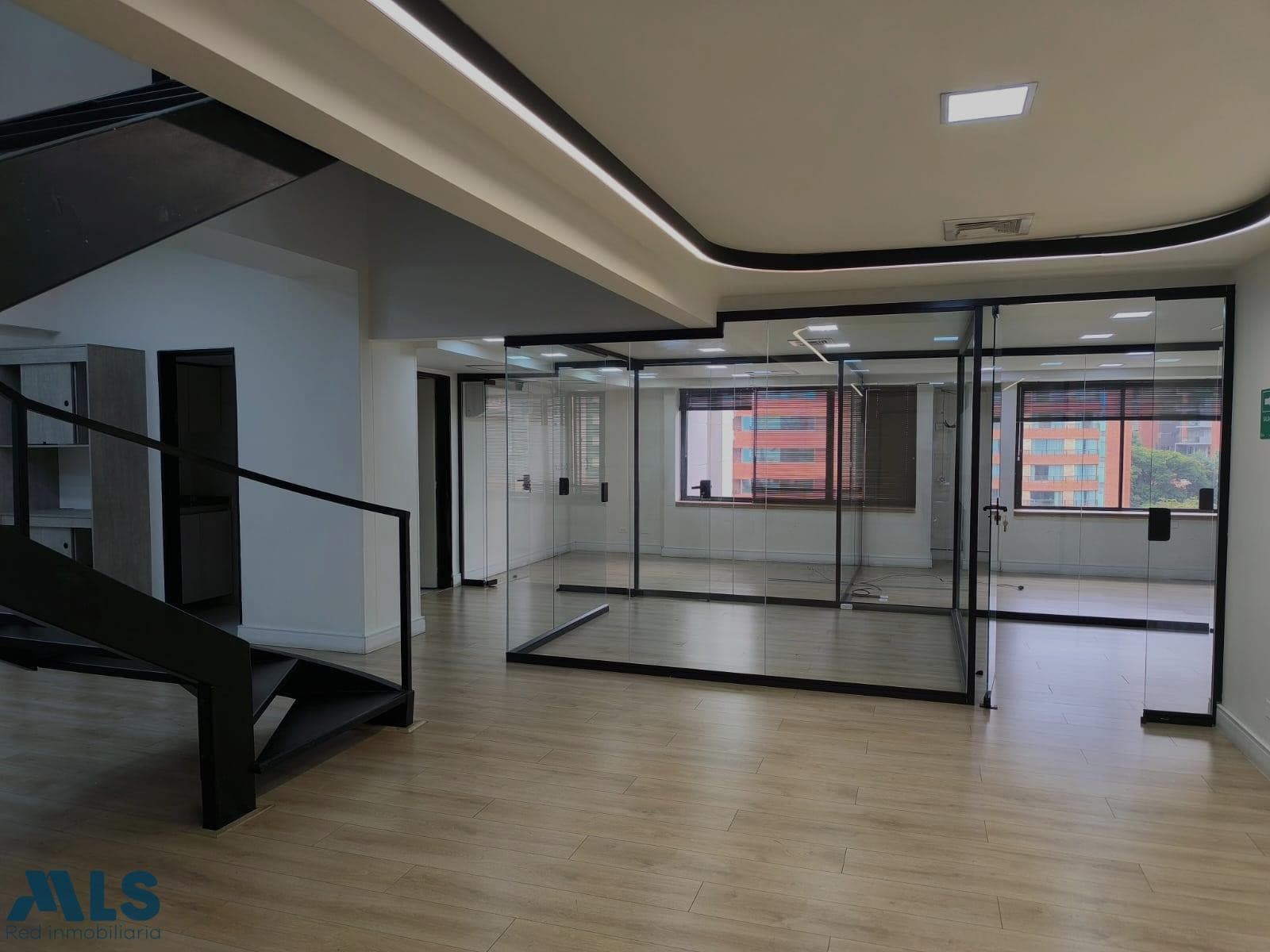 Oficina en venta en Milla De Oro, Poblado, Medellín — foto 1 de 25