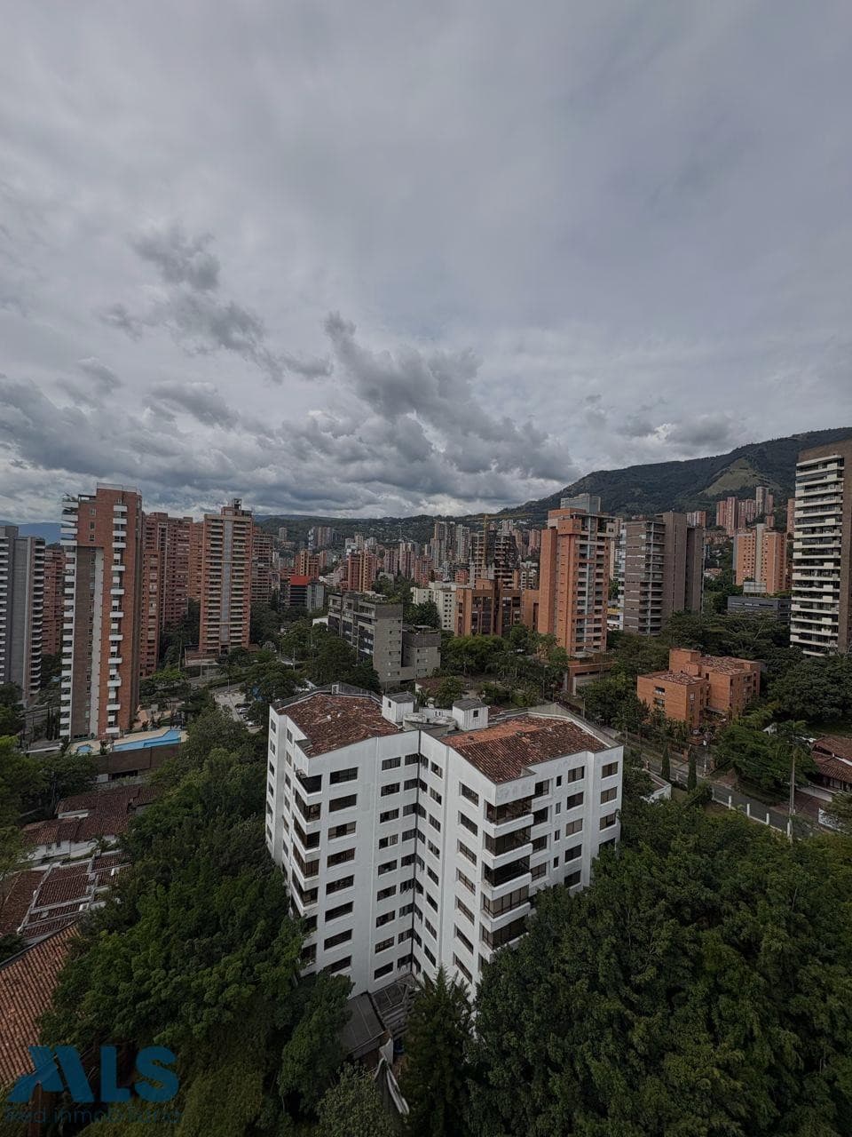 Apartamento en venta en Alejandría, Poblado, Medellín — foto 1 de 9