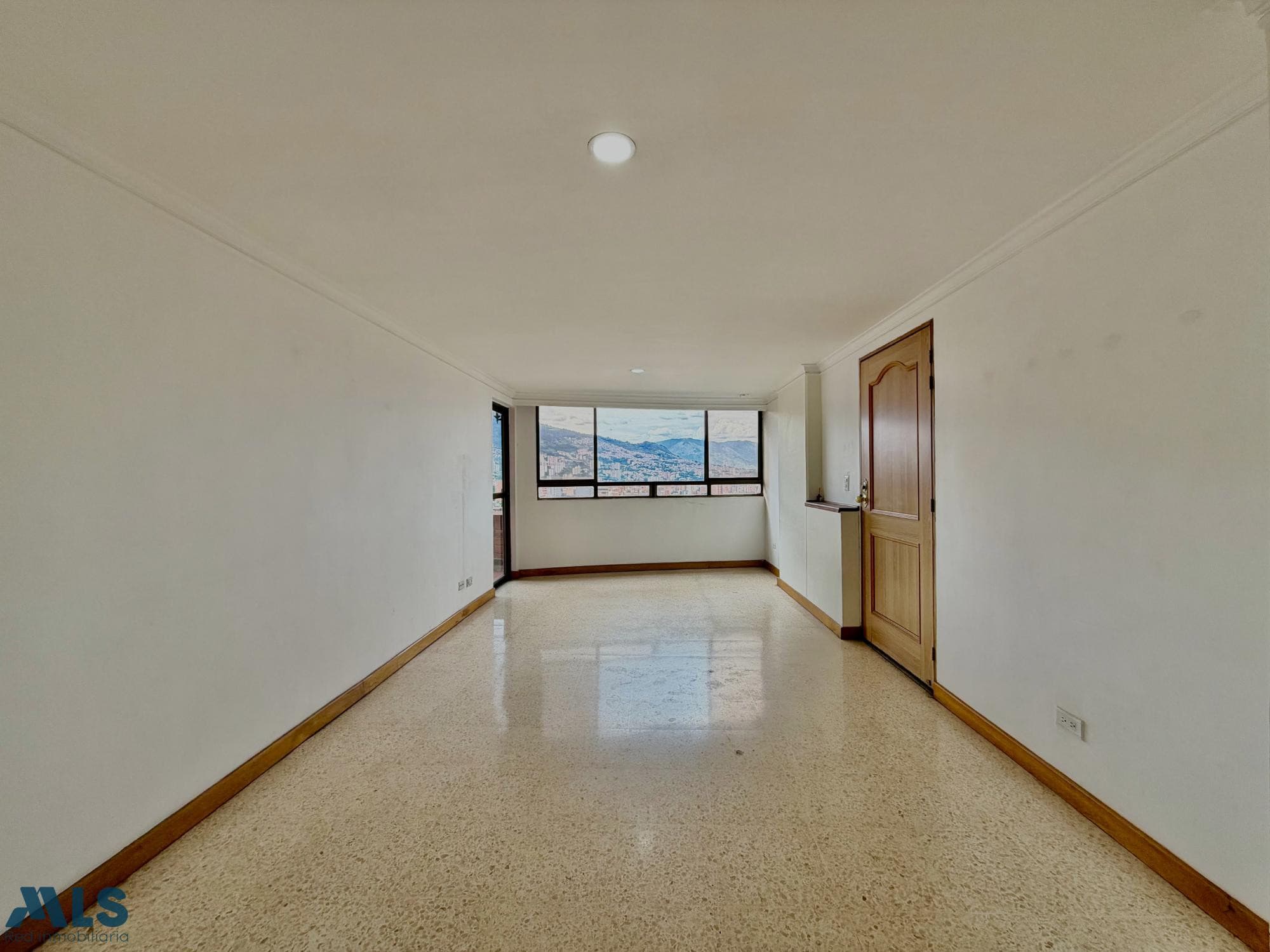 Apartamento en venta en La Castellana, Laureles, Medellín — foto 1 de 18