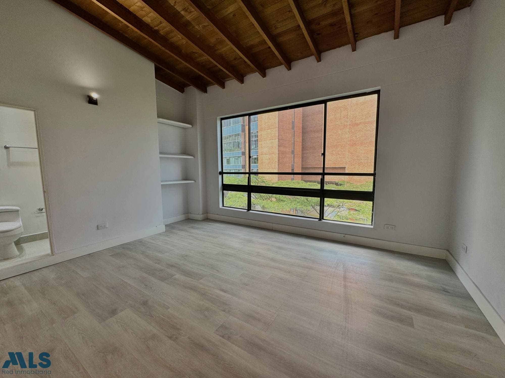 Apartamento en venta en El Tesoro, Poblado, Medellín — foto 1 de 27