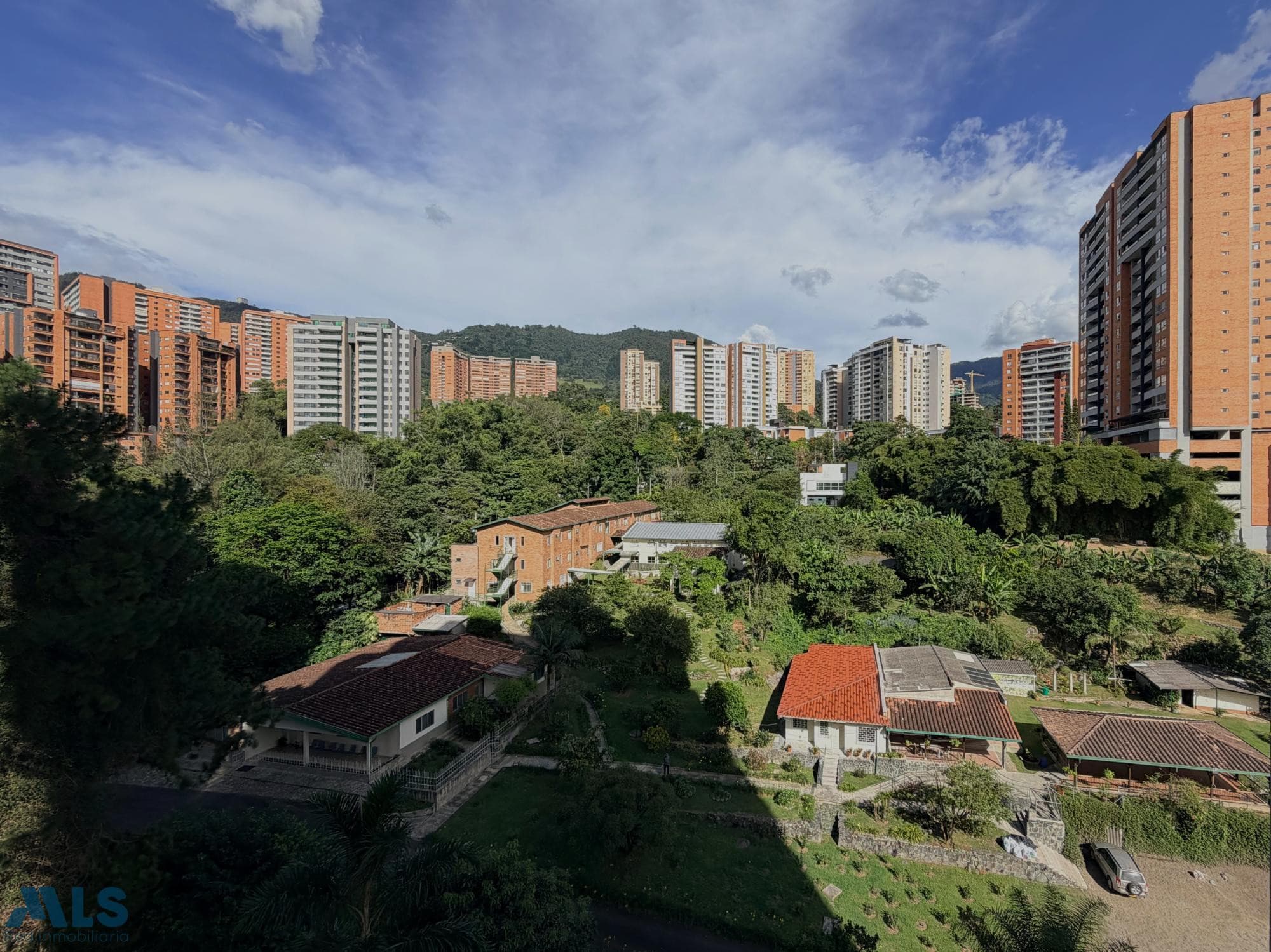 Apartamento en venta en Loma De Las Brujas, Aburra Sur, Envigado — foto 1 de 45