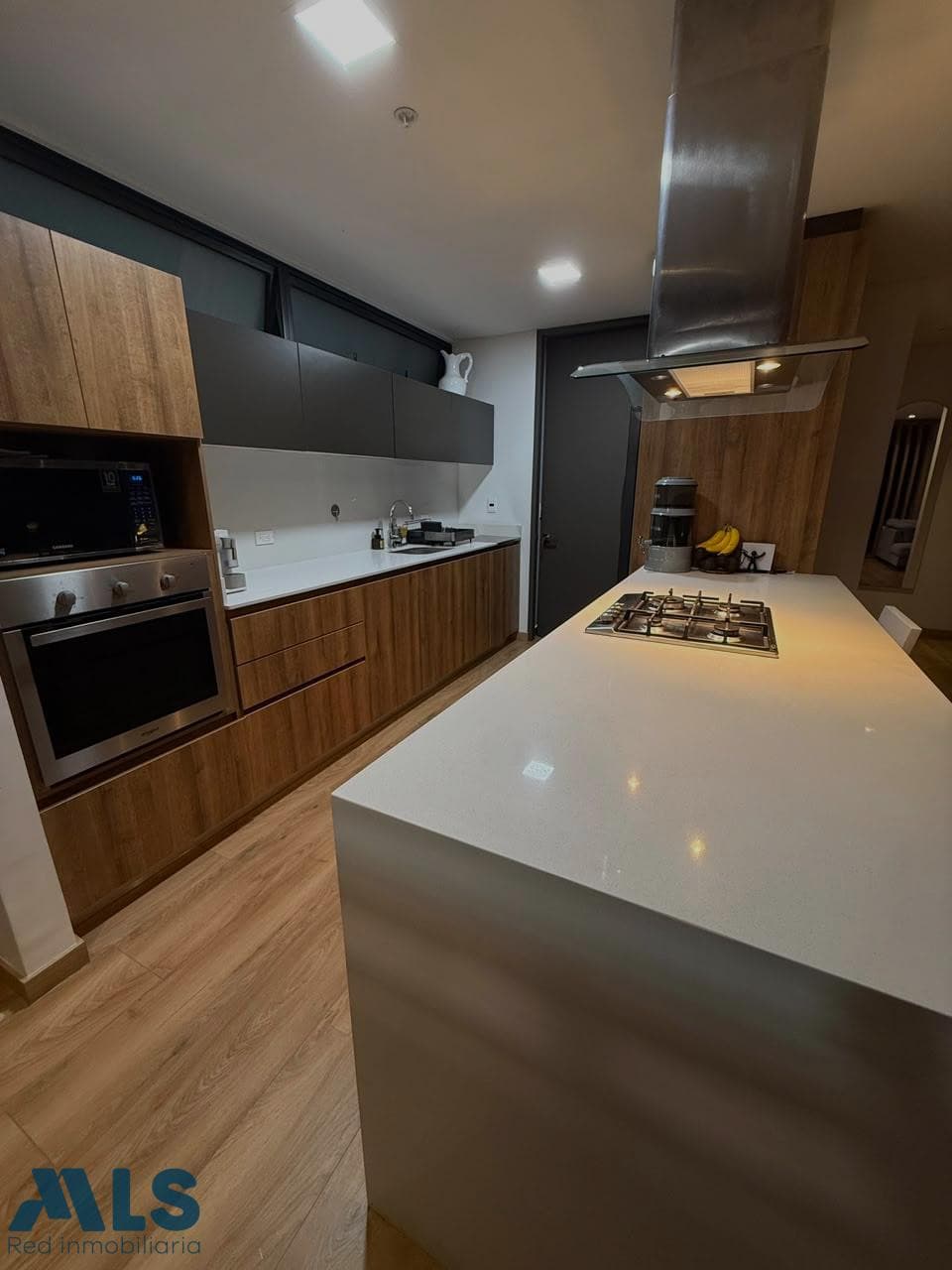 Apartamento en venta en Las Palmas, Poblado, Medellín — foto 1 de 11