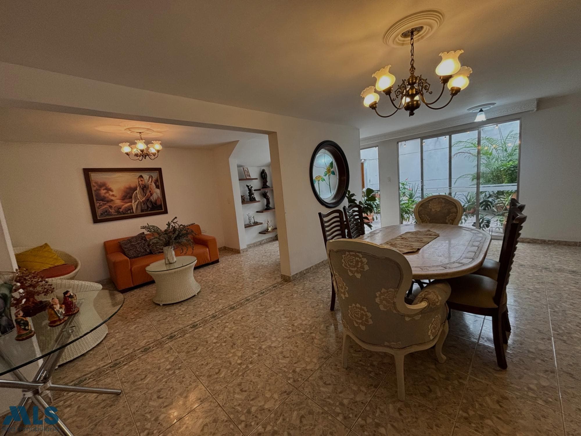 Casa en venta en La Castellana, Laureles, Medellín — foto 1 de 19