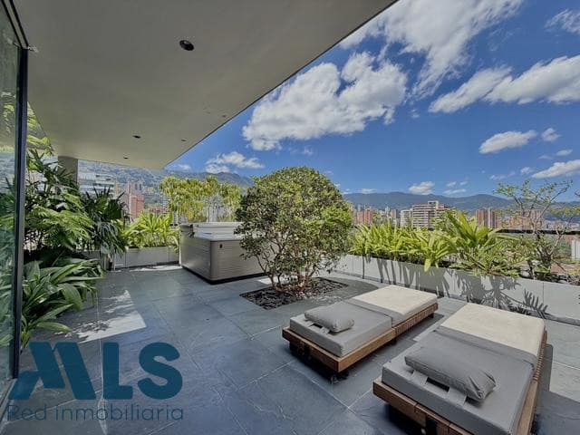 Apartamento en venta en Loma De Los Parra, Poblado, Medellín — foto 1 de 21