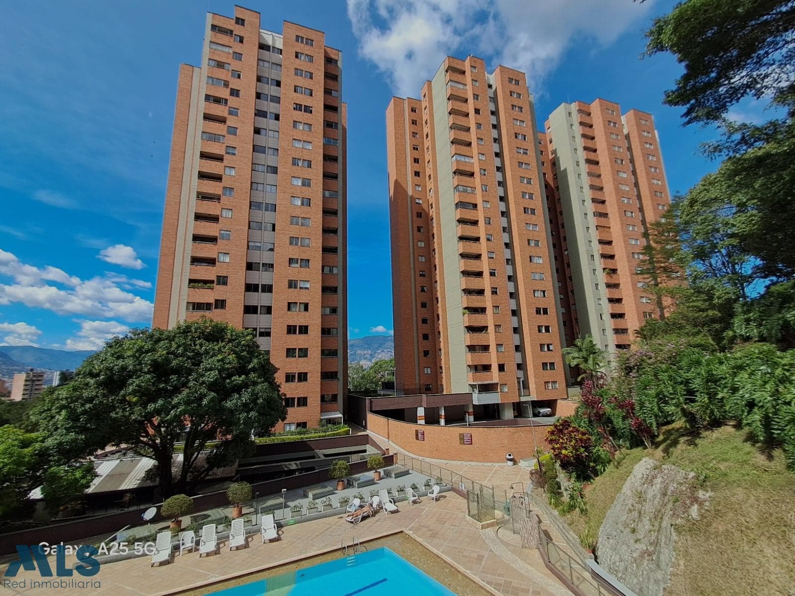 Apartamento en venta en La Castellana, Laureles, Medellín — foto 1 de 22