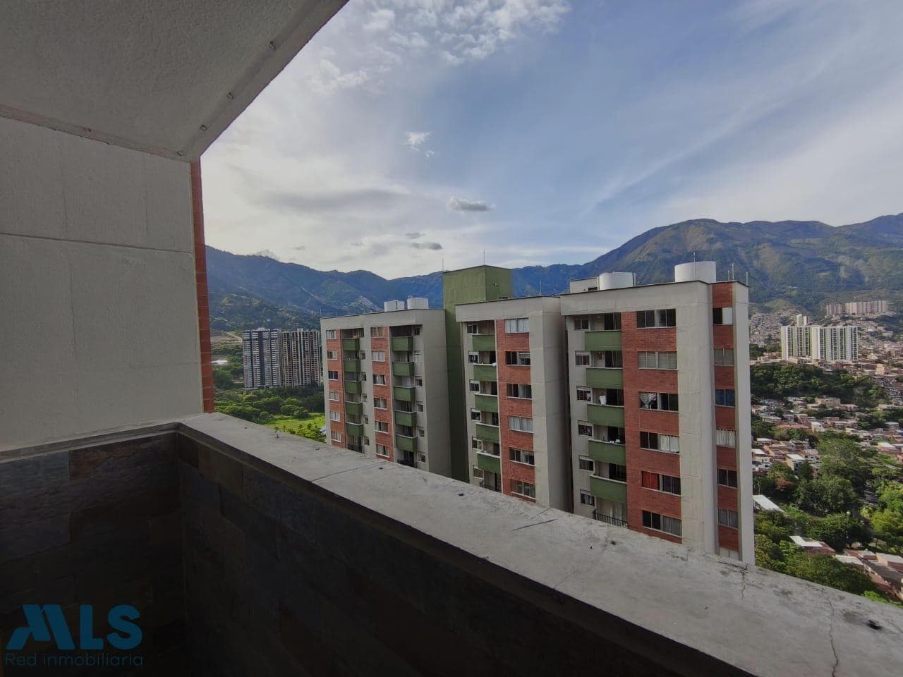 Apartamento en venta en Los Bucaros, Norte, Bello — foto 1 de 28