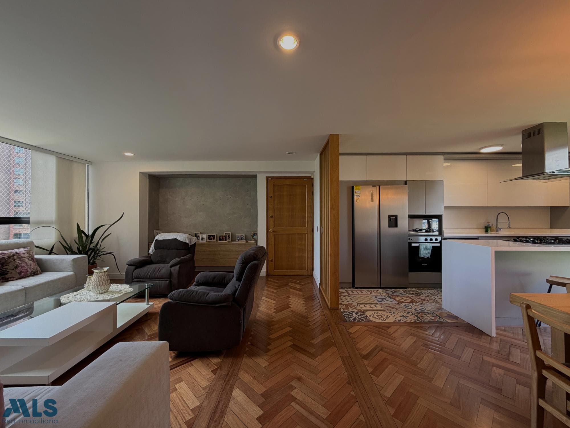 Apartamento en venta en Loma Los Gonzalez, Poblado, Medellín — foto 1 de 32