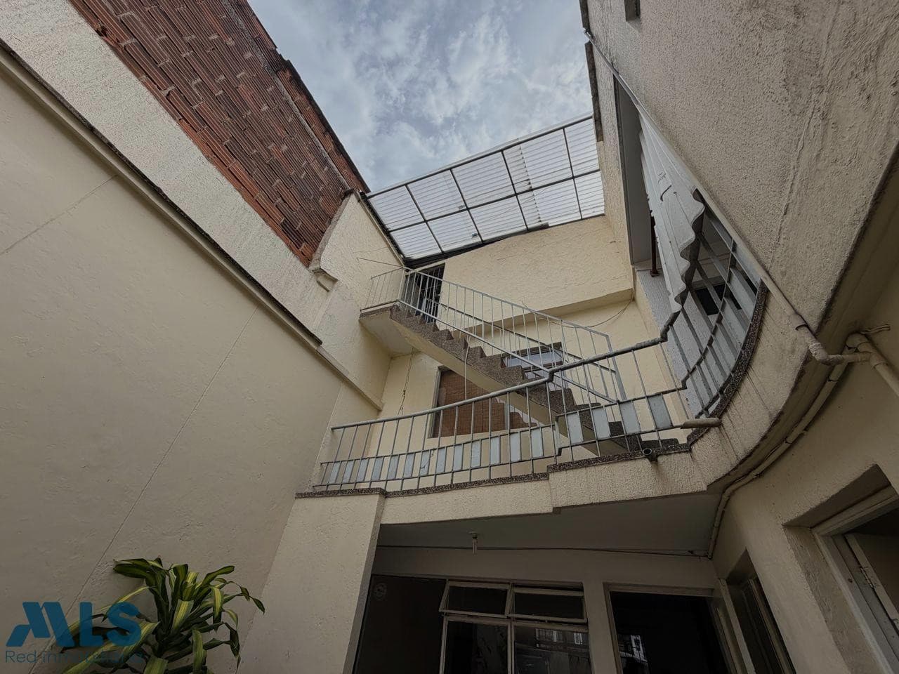 Casa en venta en Bolivariana, Laureles, Medellín — foto 1 de 25
