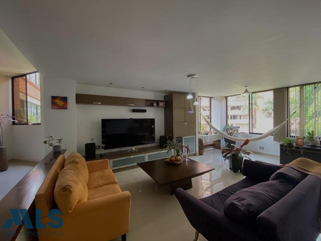 Apartamento en venta en La Visitación, Poblado, Medellín — foto 1 de 13