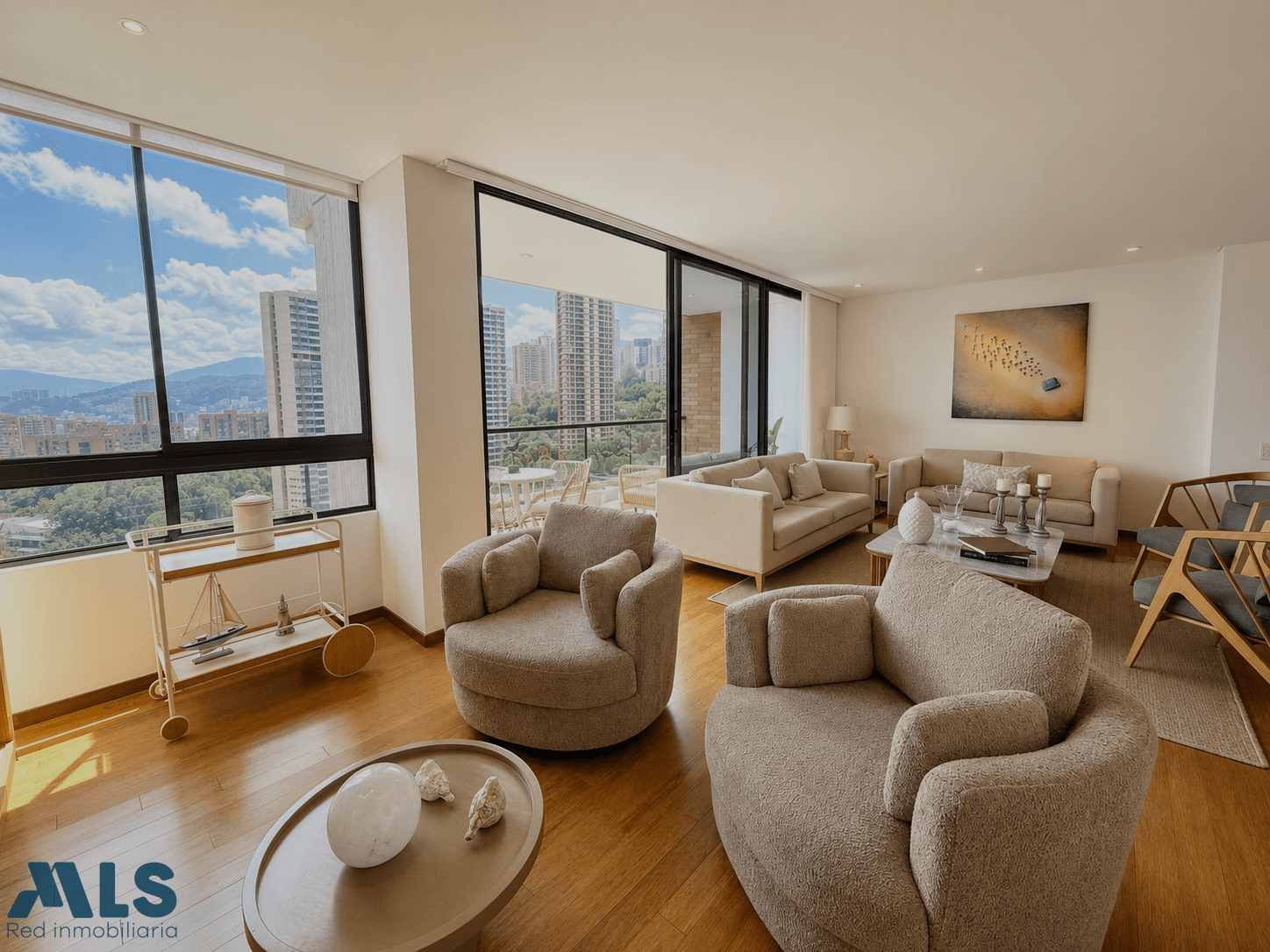 Apartamento en venta en El Campestre, Poblado, Medellín — foto 1 de 16