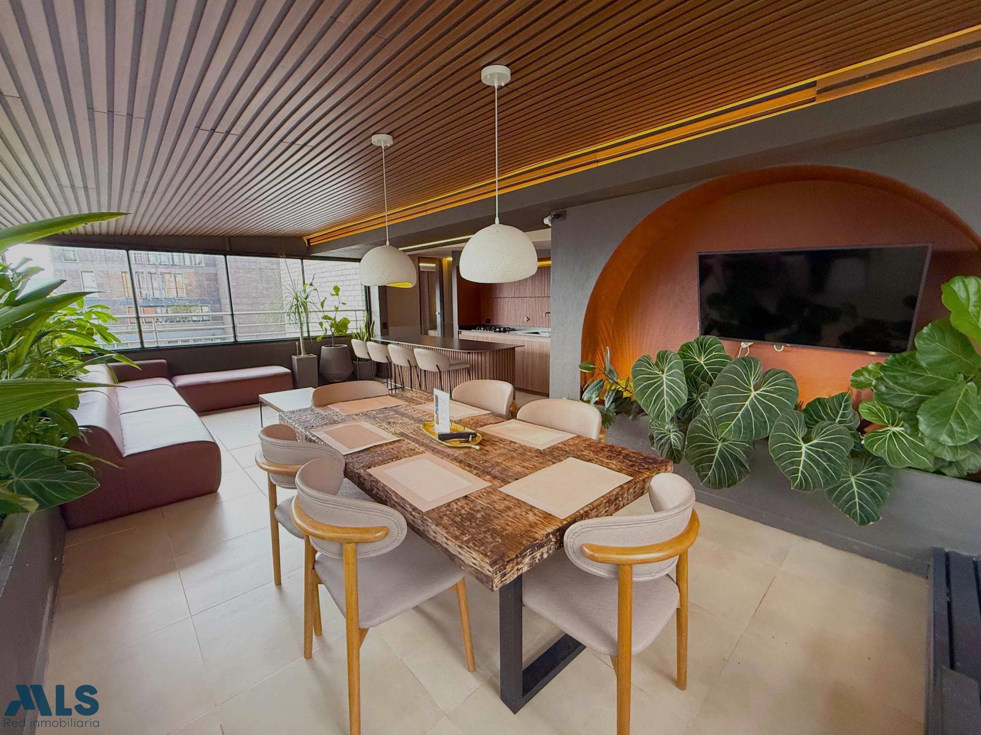 Apartamento en venta en Poblado, Medellín — foto 1 de 11