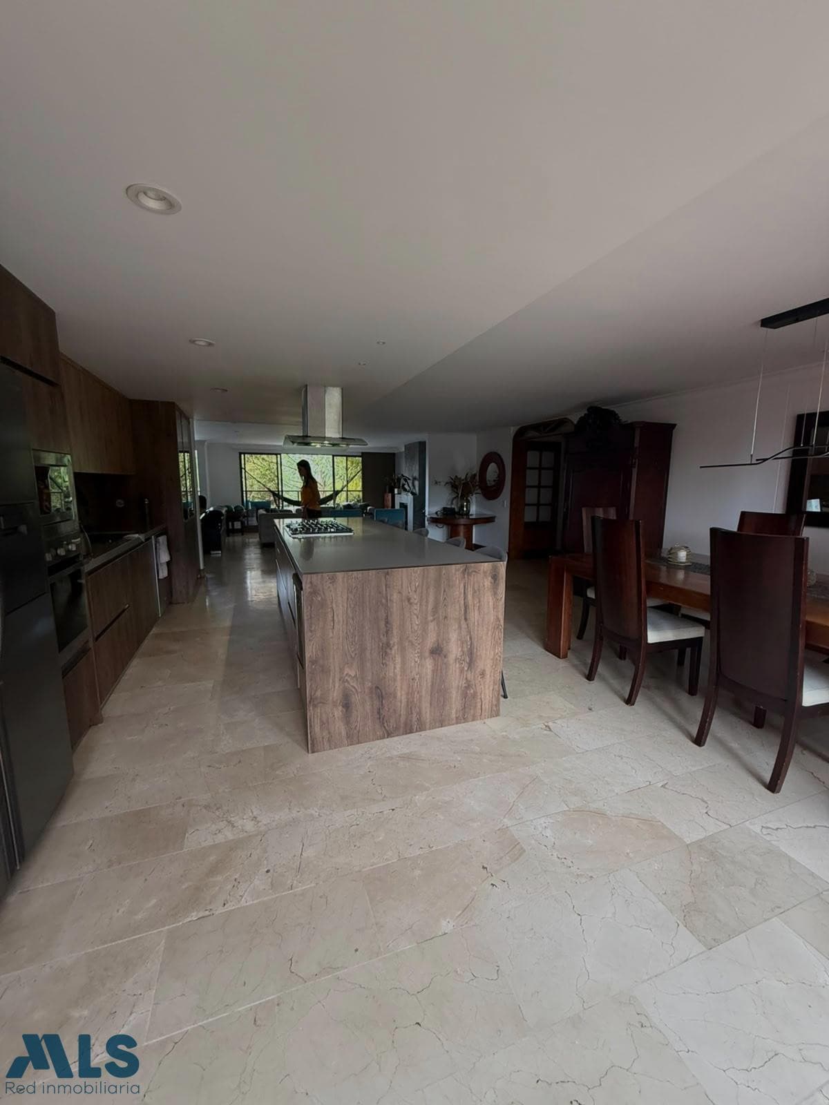 Apartamento en venta en La Calera, Poblado, Medellín — foto 1 de 24