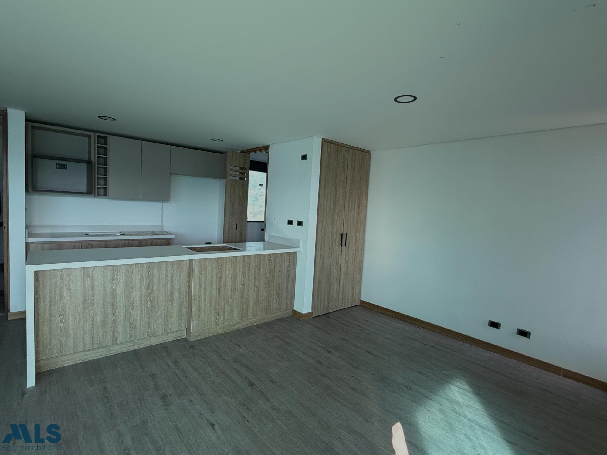 Apartamento en venta en Las Palmas, Poblado, Medellín — foto 1 de 12