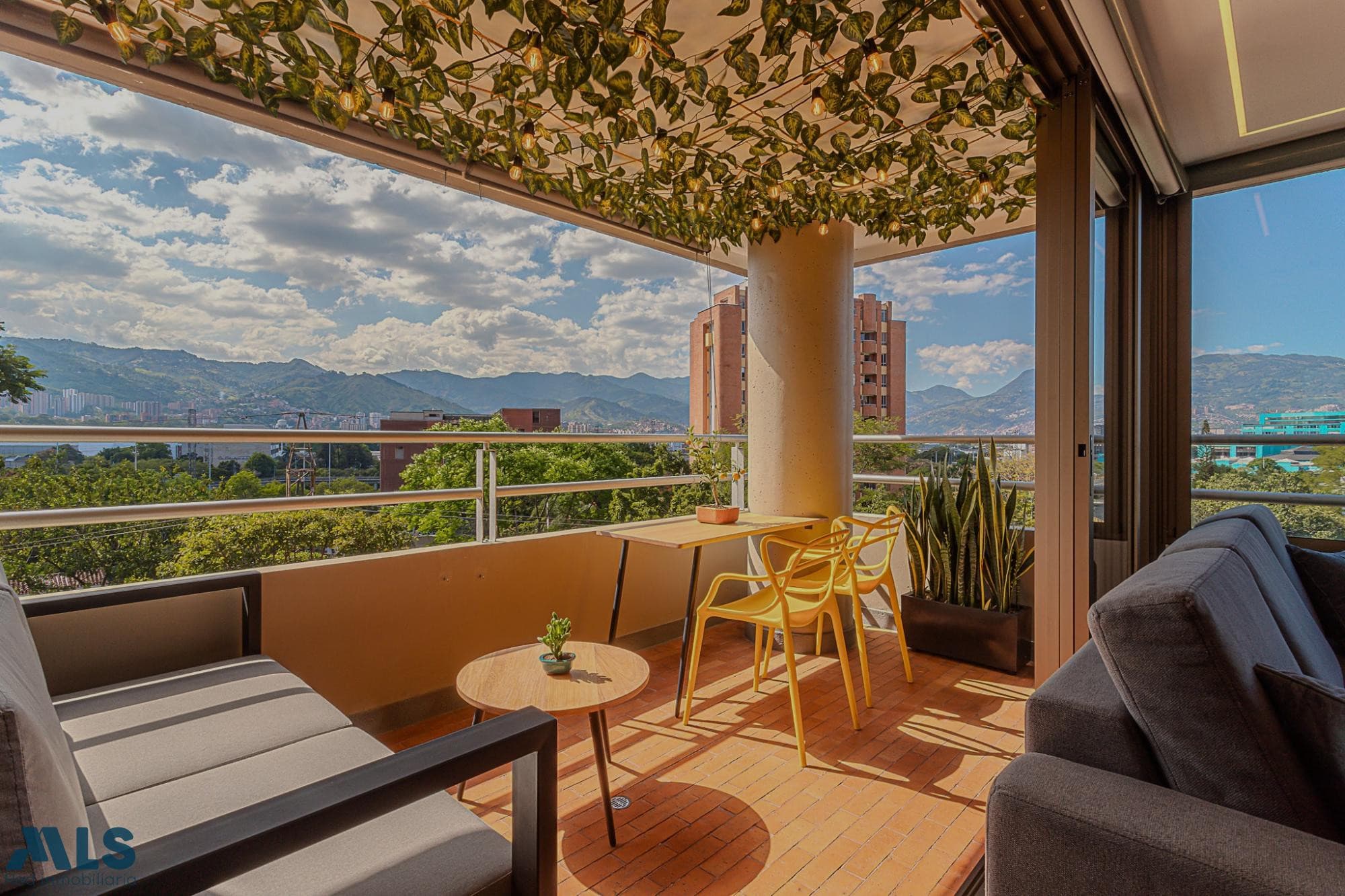 Apartamento en venta en Patio Bonito, Poblado, Medellín — foto 1 de 34