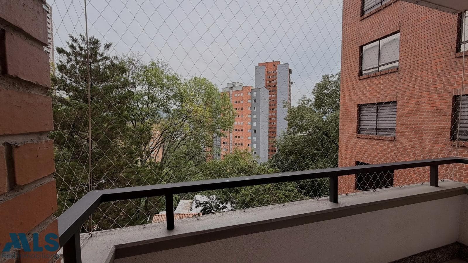 Apartamento en venta en Poblado, Medellín — foto 1 de 24