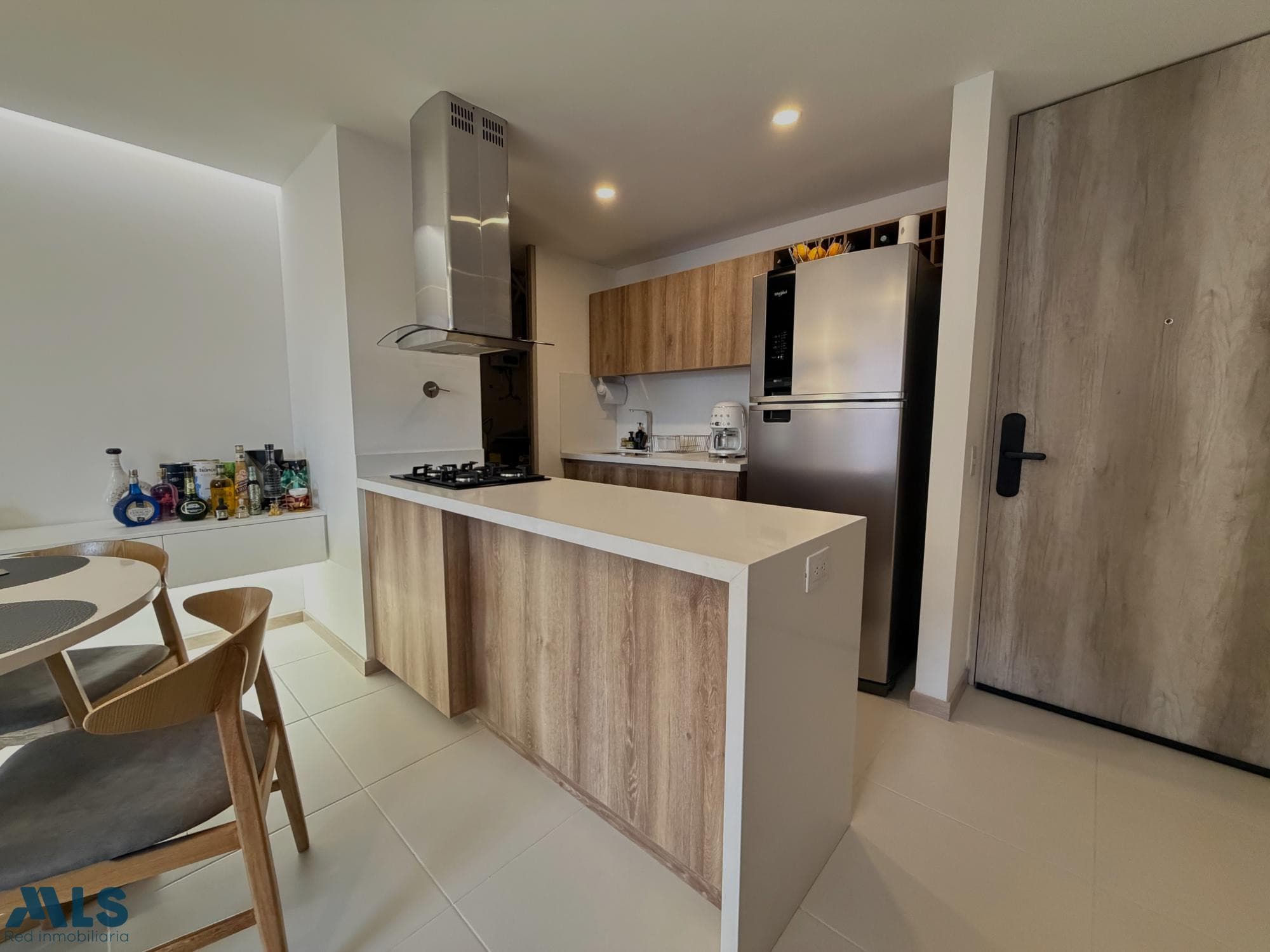 Apartamento en venta en Ciudad Del Rio, Poblado, Medellín — foto 1 de 27