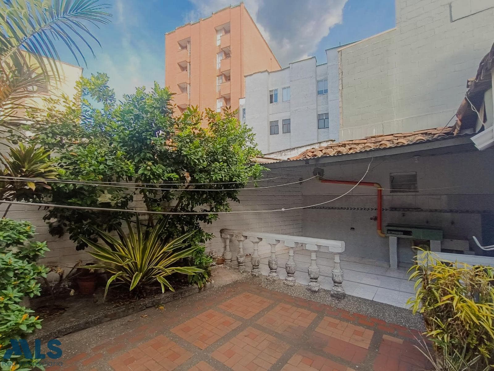 Casa en venta en Laureles, Medellín — foto 1 de 18