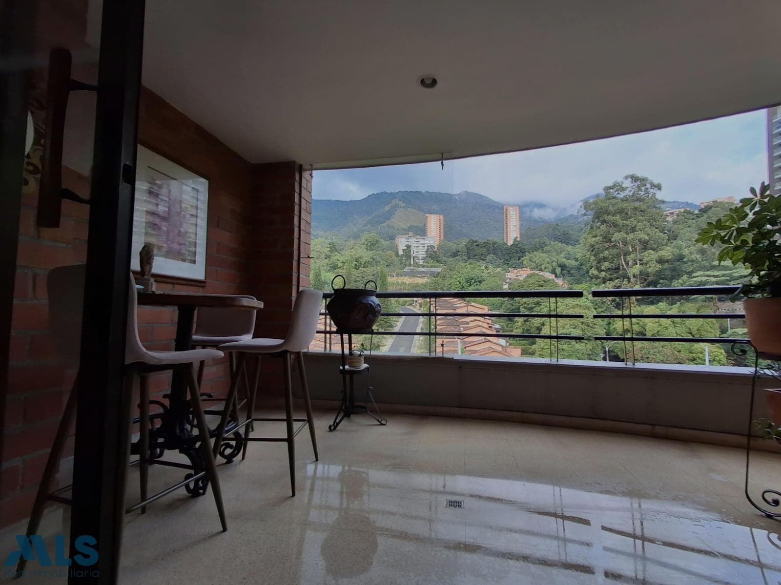 Apartamento en venta en El Tesoro, Poblado, Medellín — foto 1 de 15