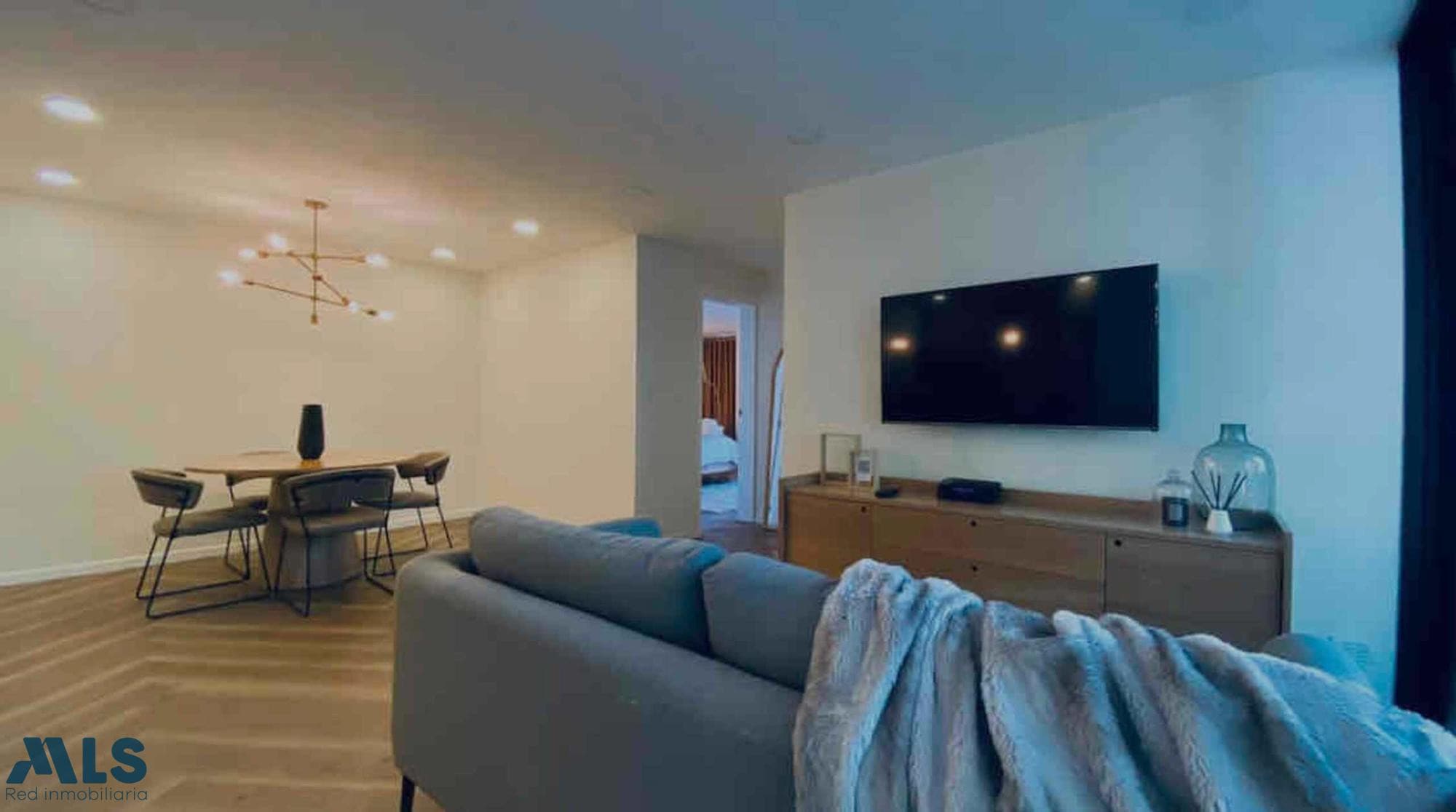 Casa en venta en Poblado, Medellín — foto 1 de 12