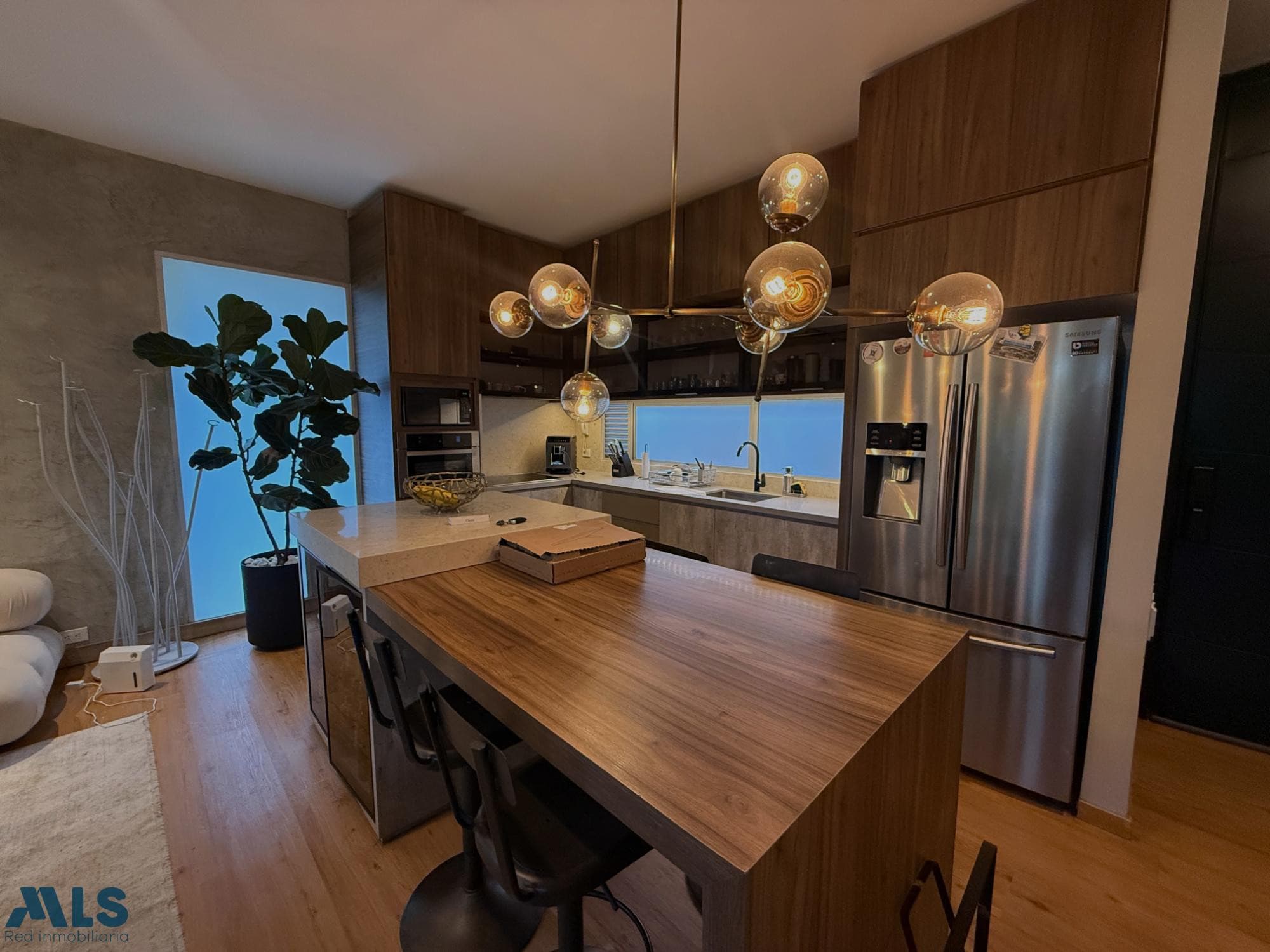 Apartamento en venta en San Lucas, Poblado, Medellín — foto 1 de 13