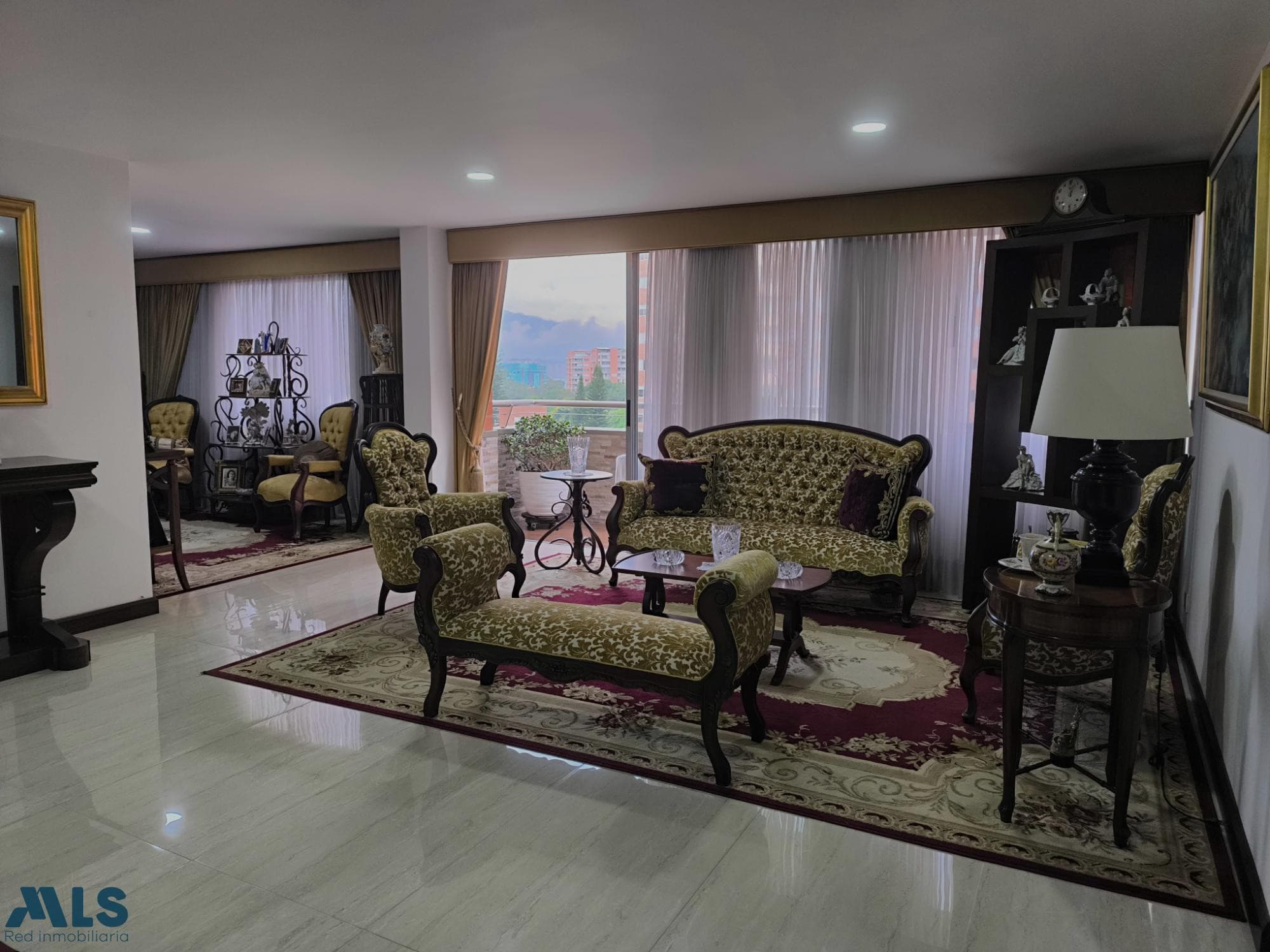 Apartamento en venta en Patio Bonito, Poblado, Medellín — foto 1 de 12