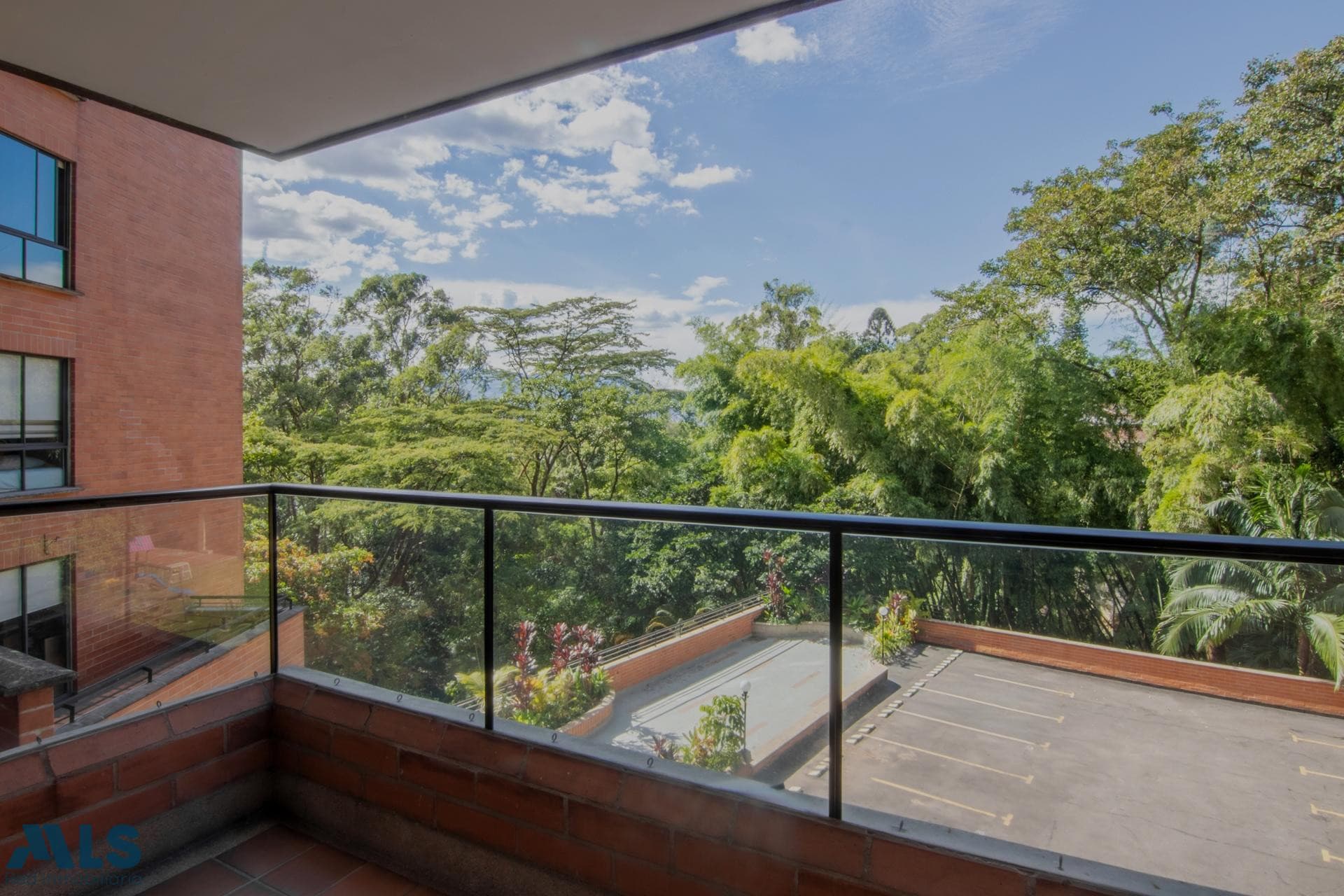Apartamento en venta en El Campestre, Poblado, Medellín — foto 1 de 26