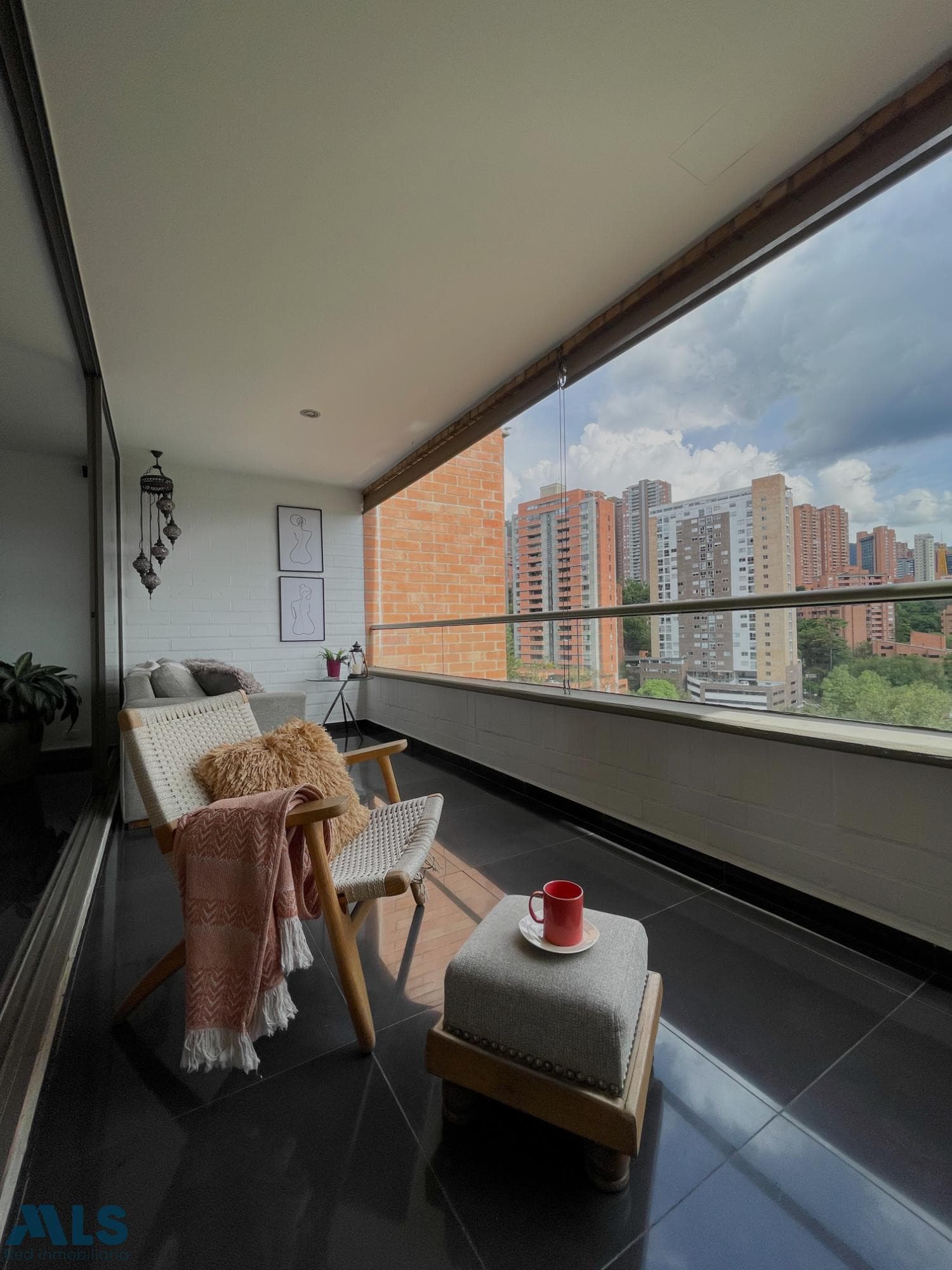 Apartamento en venta en Las Santas, Poblado, Medellín — foto 1 de 21