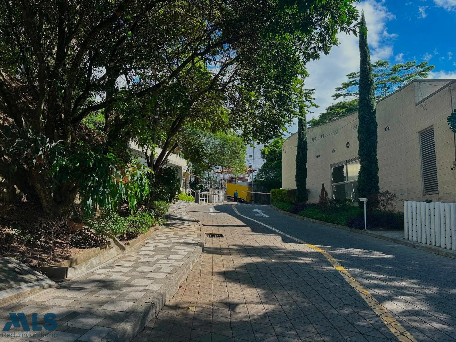 Apartamento en venta en Calasanz Parte Alta, Occidente, Medellín — foto 1 de 16