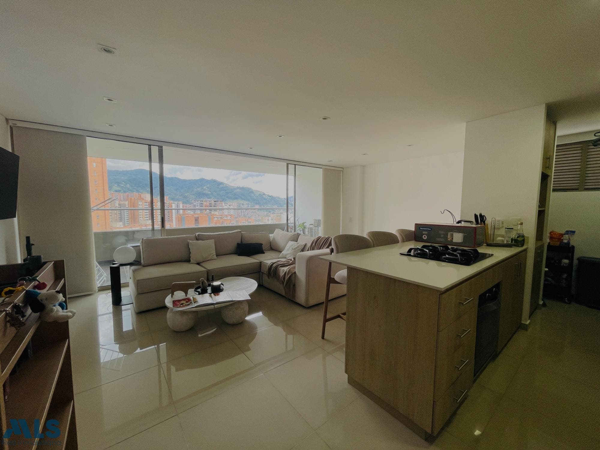 Apartamento en venta en El Esmeraldal, Aburra Sur, Envigado — foto 1 de 16