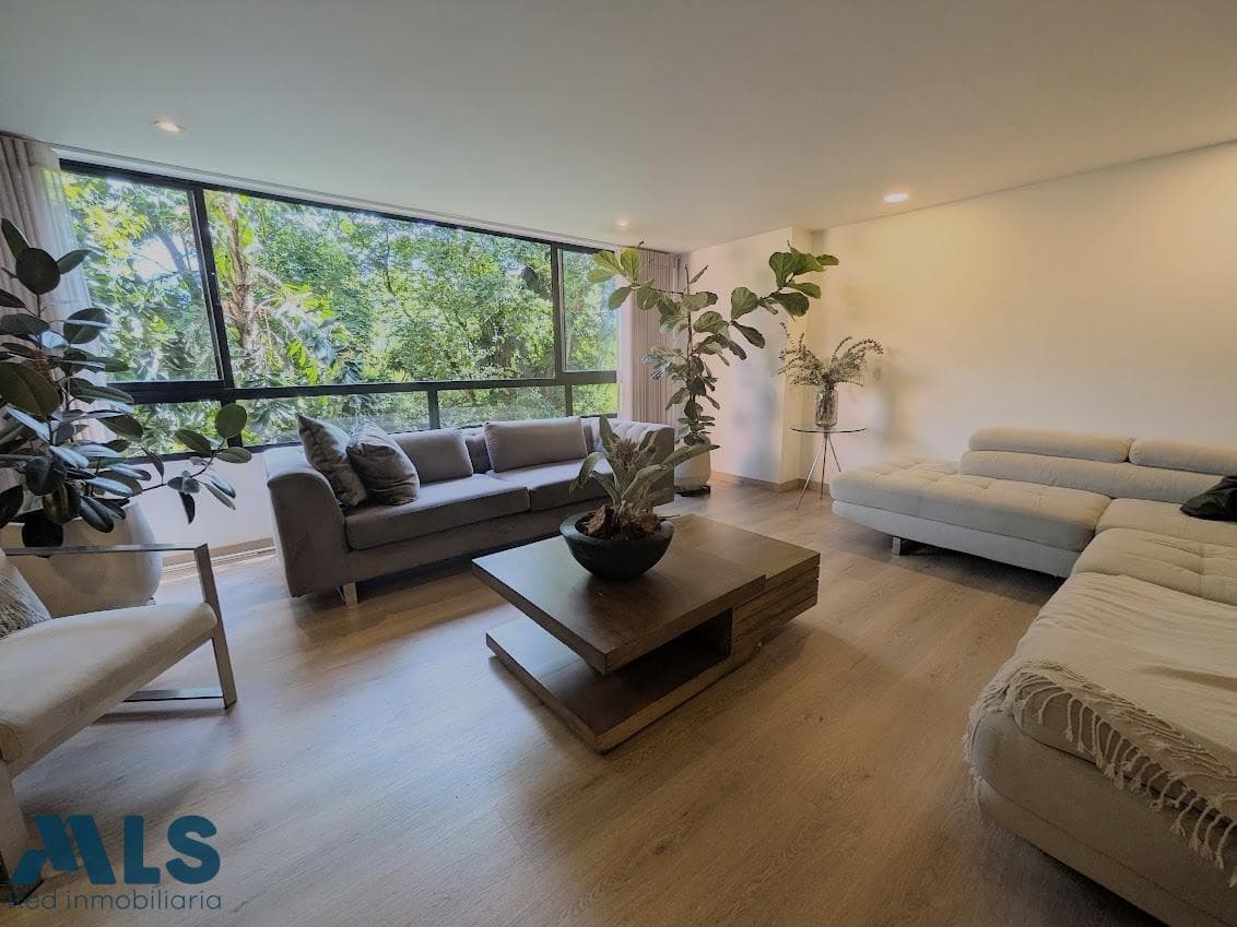 Apartamento en venta en El Campestre, Poblado, Medellín — foto 1 de 13