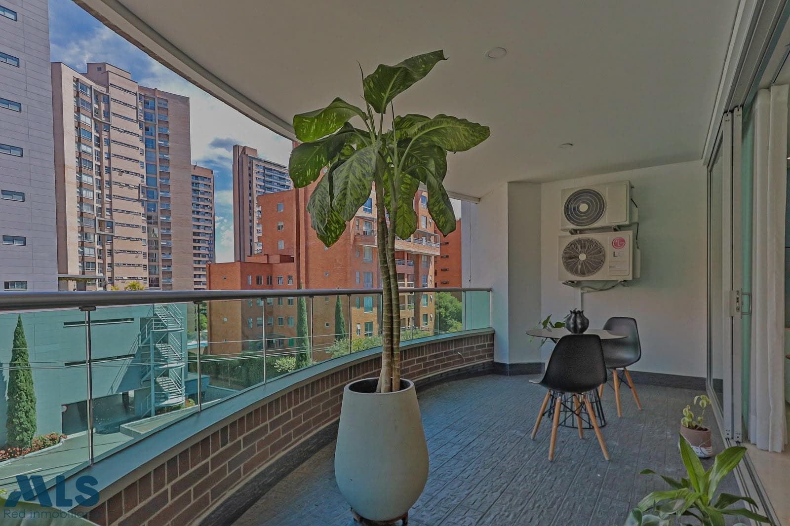 Apartamento en venta en Castropol, Poblado, Medellín — foto 1 de 20