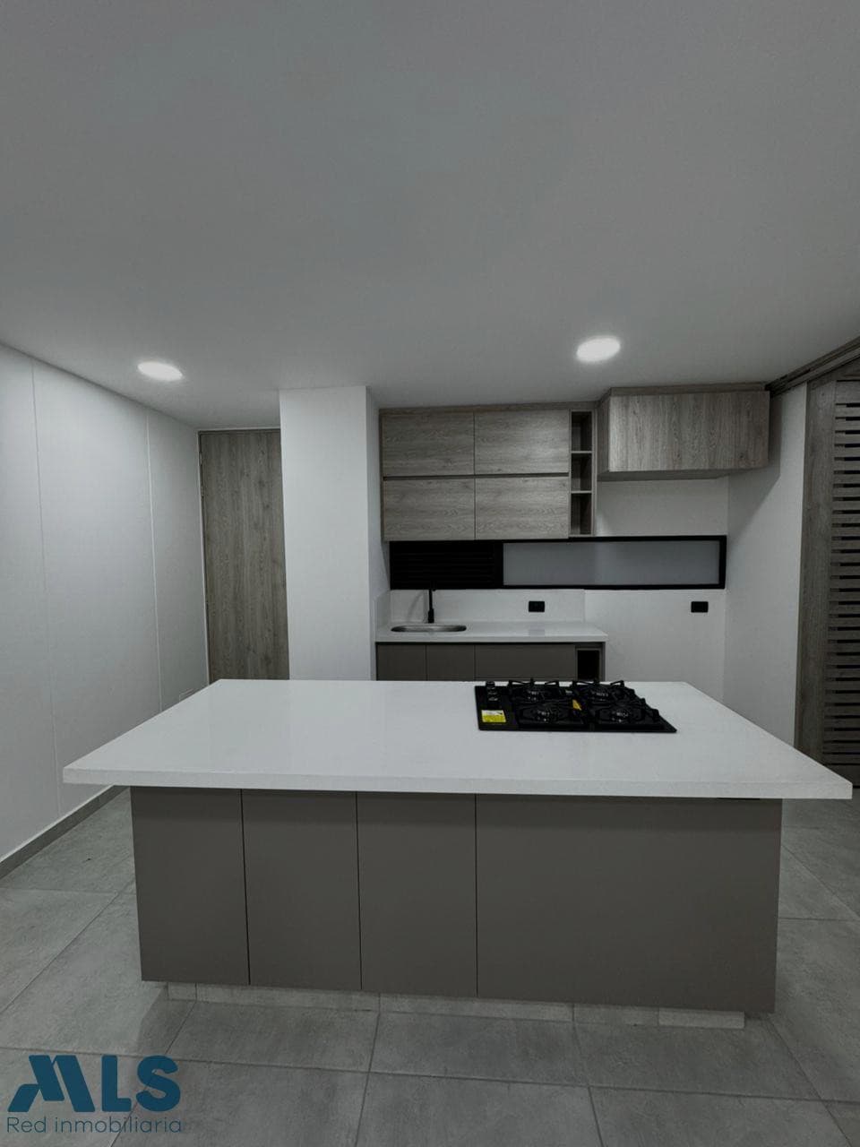 Apartamento en venta en Alto del Escobero (Envigado), Aburra Sur — foto 1 de 15