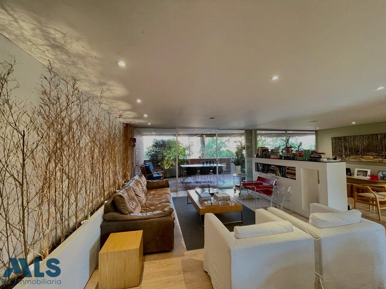 Apartamento en venta en San Lucas, Poblado, Medellín — foto 1 de 12