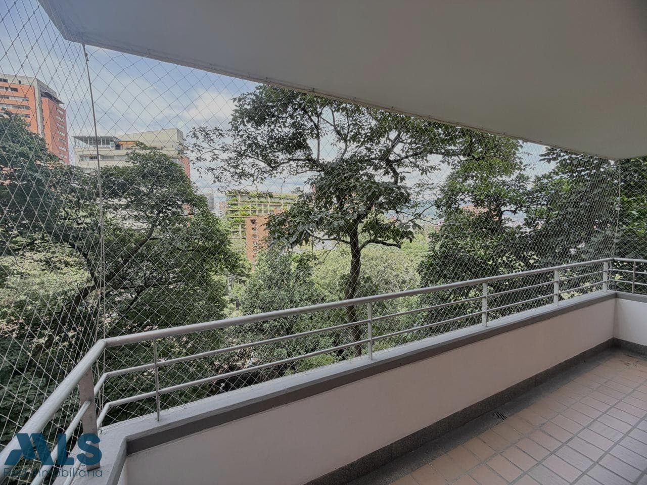 Apartamento en venta en El Poblado, Medellín — foto 1 de 34