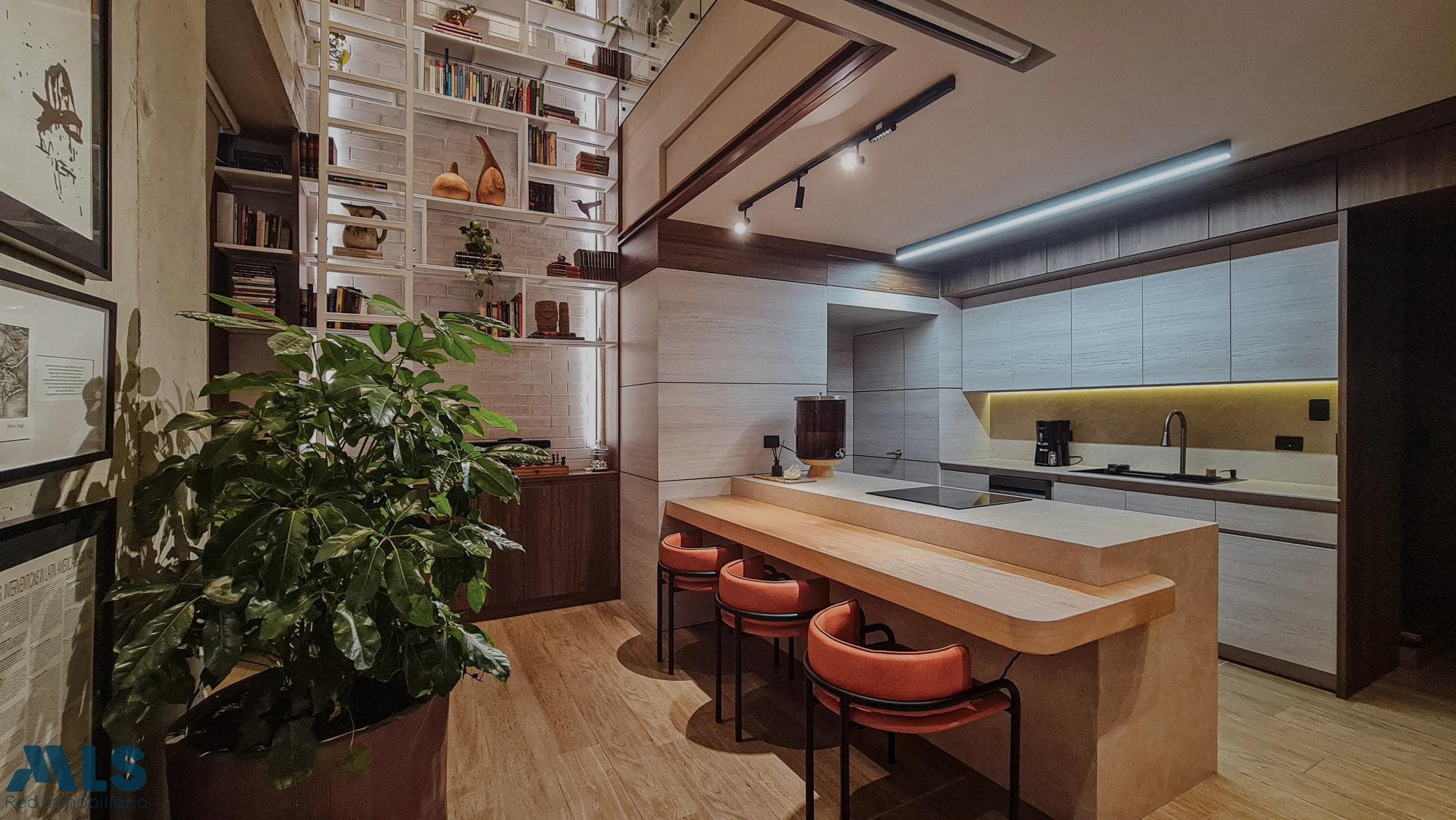 Apartamento en venta en Ciudad del Rio, Poblado, Medellín — foto 1 de 35