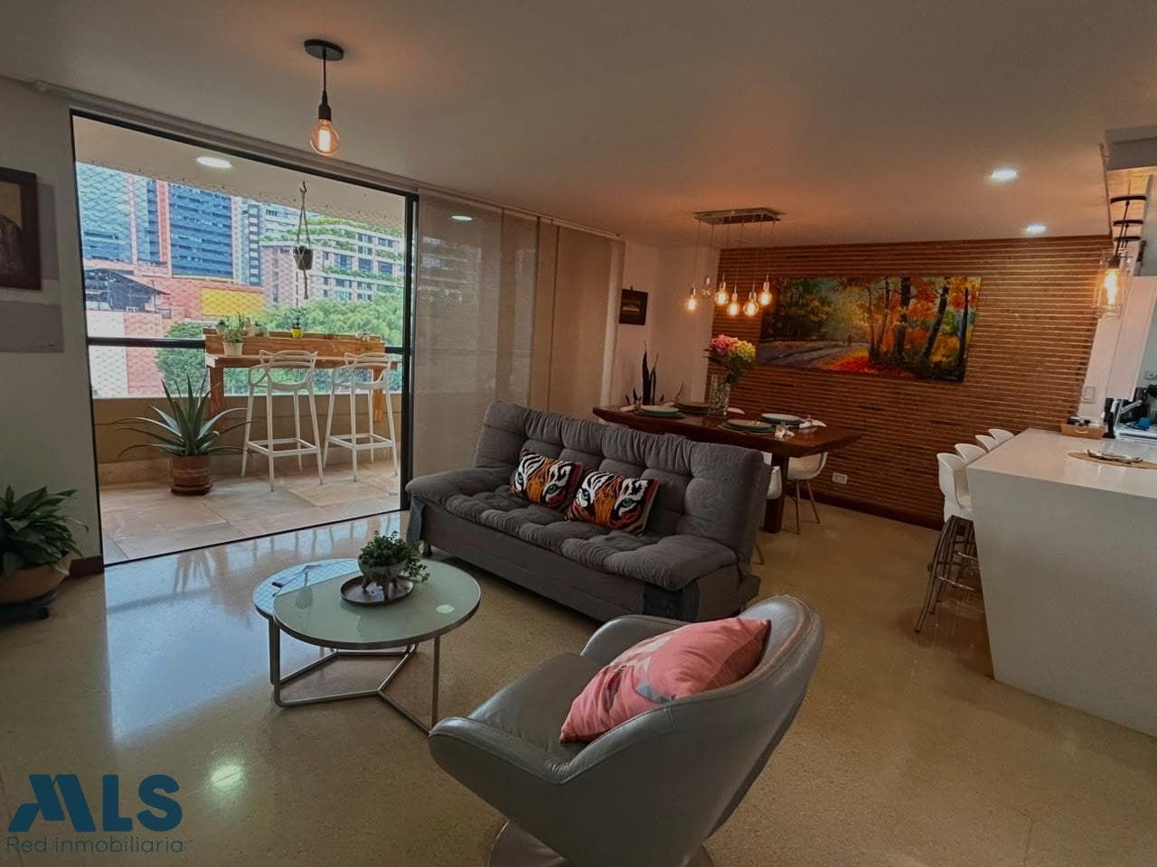 Apartamento en venta en El Tesoro, Poblado, Medellín — foto 1 de 27