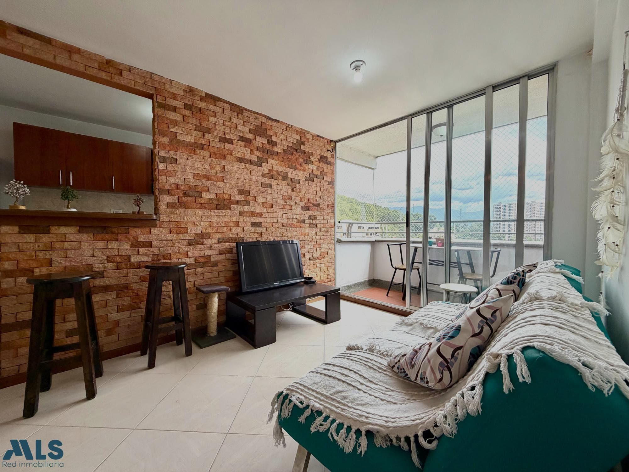 Apartamento en venta en Loma del Indio, Poblado, Medellín — foto 1 de 16