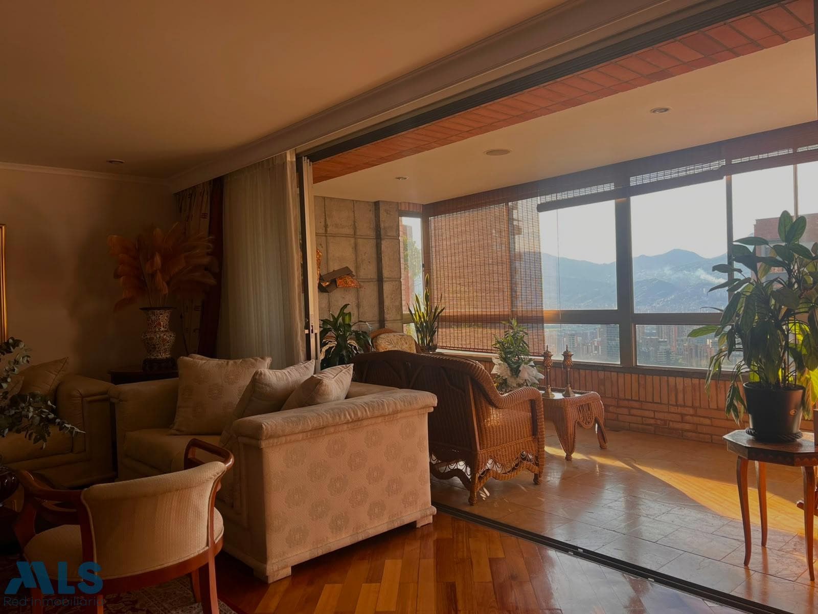 Apartamento en venta en Las Santas, Poblado, Medellín — foto 1 de 24