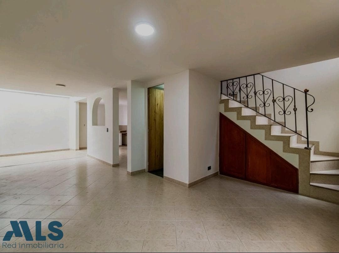 Casa en venta en La Mota, Belén Guayabal, Medellín — foto 1 de 10