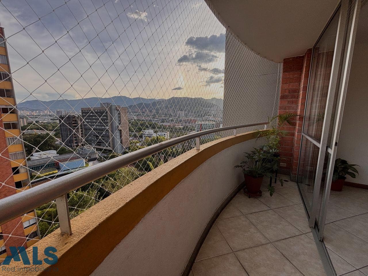Apartamento en venta en Oviedo, Poblado, Medellín — foto 1 de 13