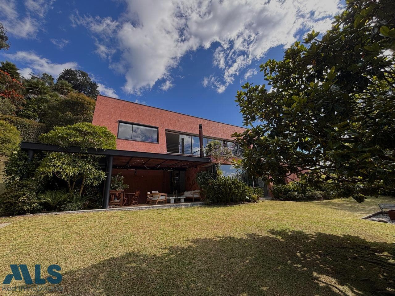 Casa en venta en Las Palmas, Poblado, Medellín — foto 1 de 33